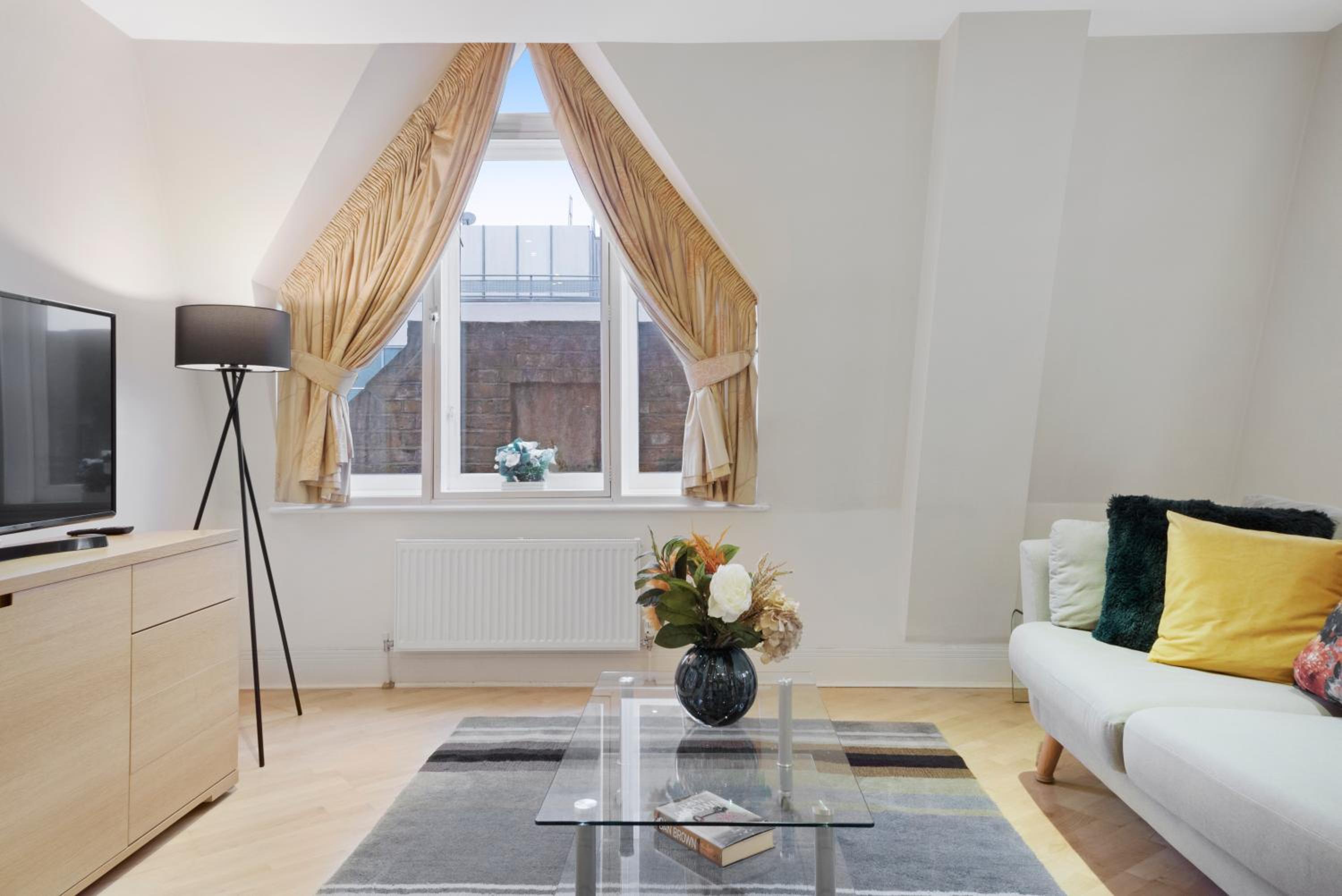 Farringdon Penthouse Spacious 3 Bedroom 2 Bath