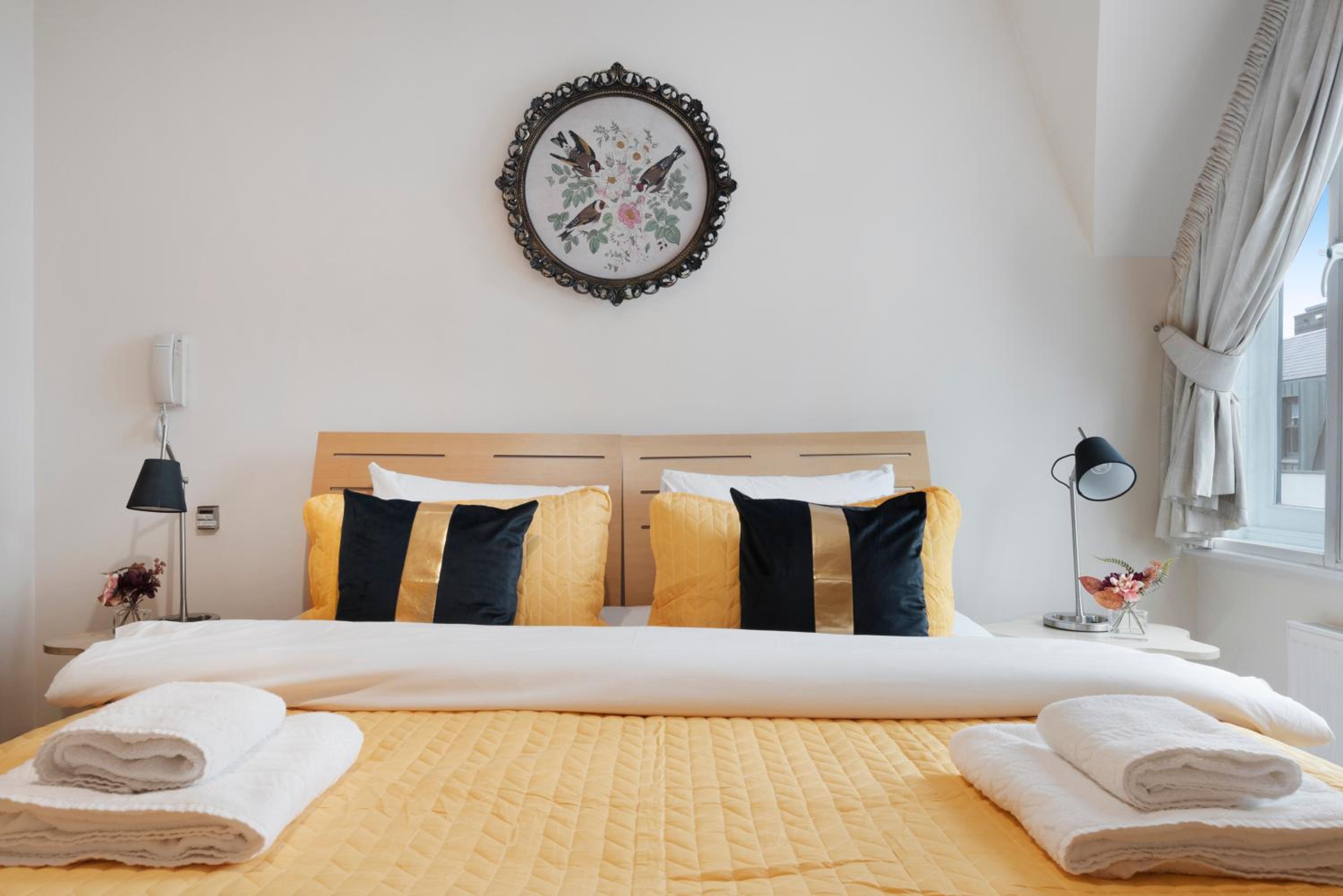 Farringdon Penthouse Spacious 3 Bedroom 2 Bath