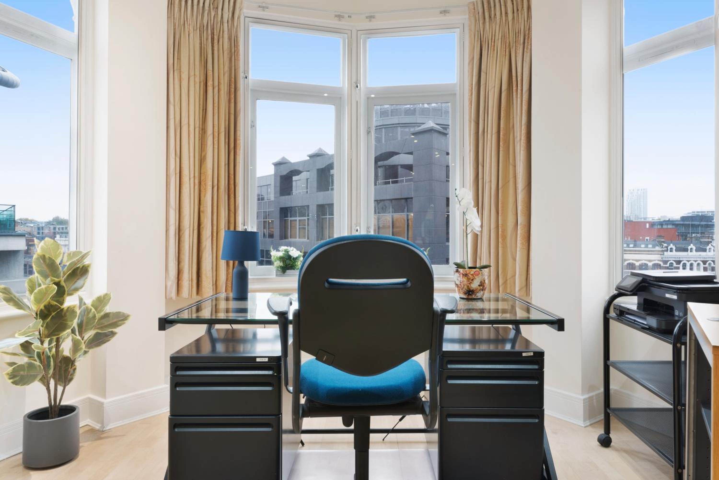 Farringdon Penthouse Spacious 3 Bedroom 2 Bath