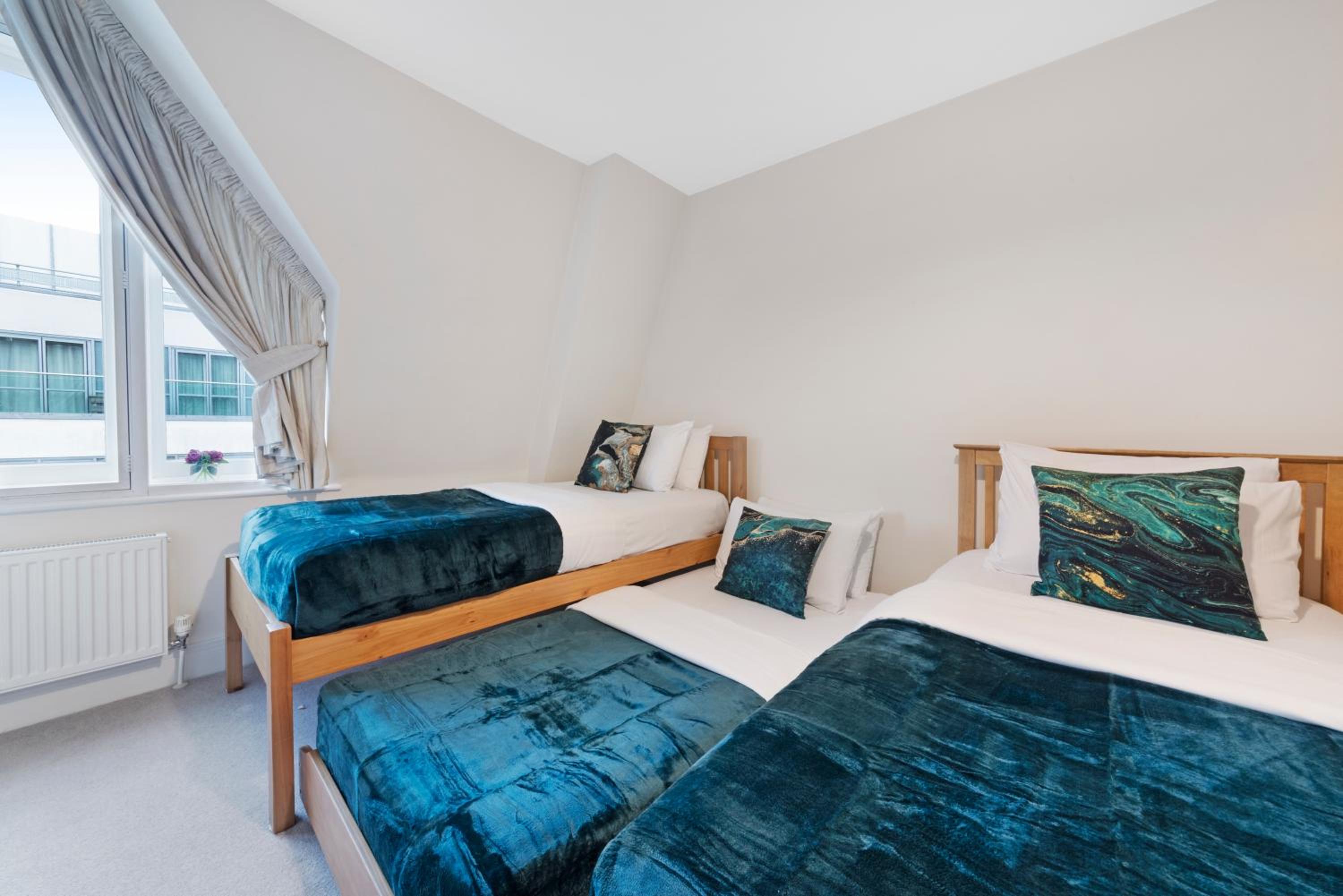 Farringdon Penthouse Spacious 3 Bedroom 2 Bath