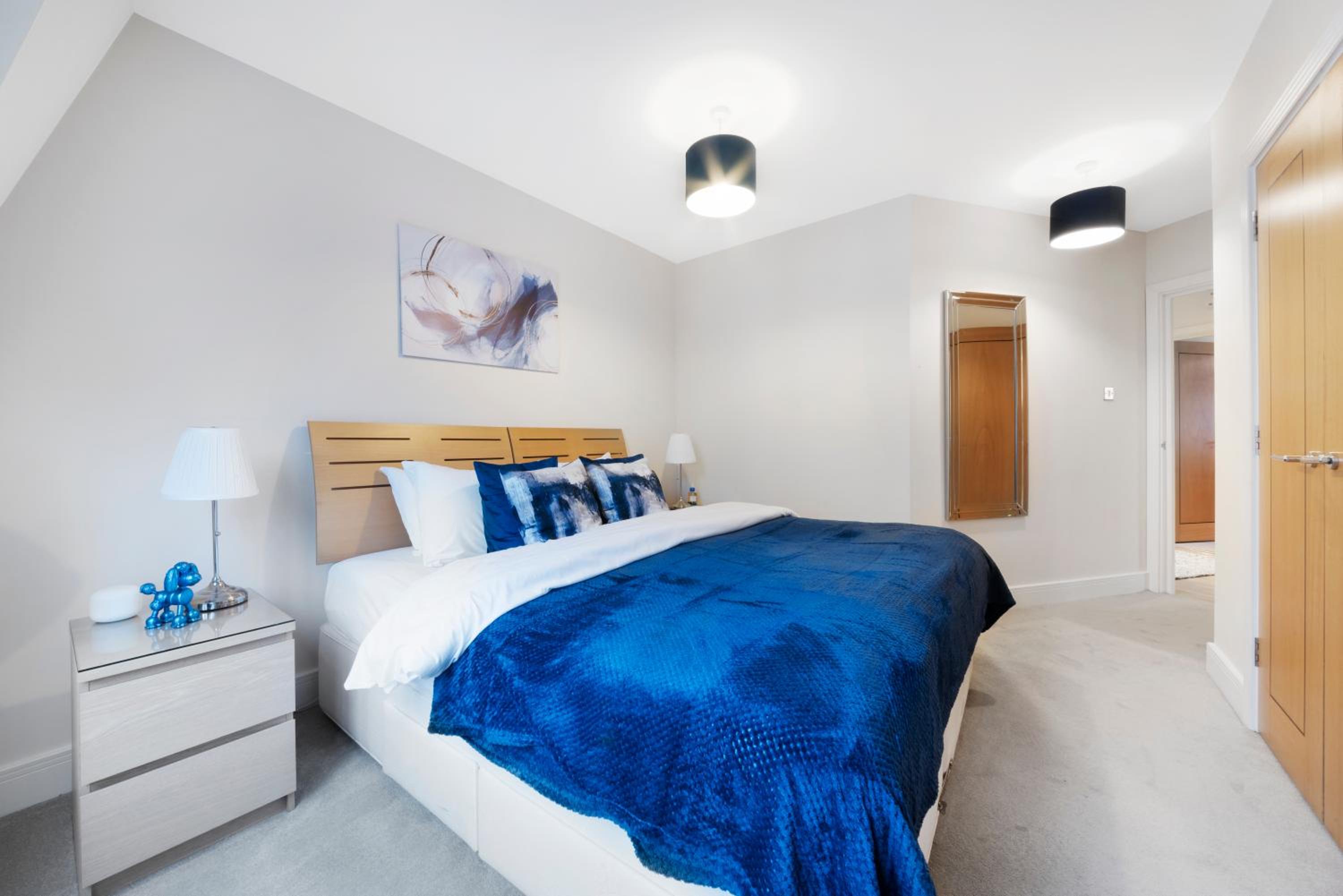 Farringdon Penthouse Spacious 3 Bedroom 2 Bath