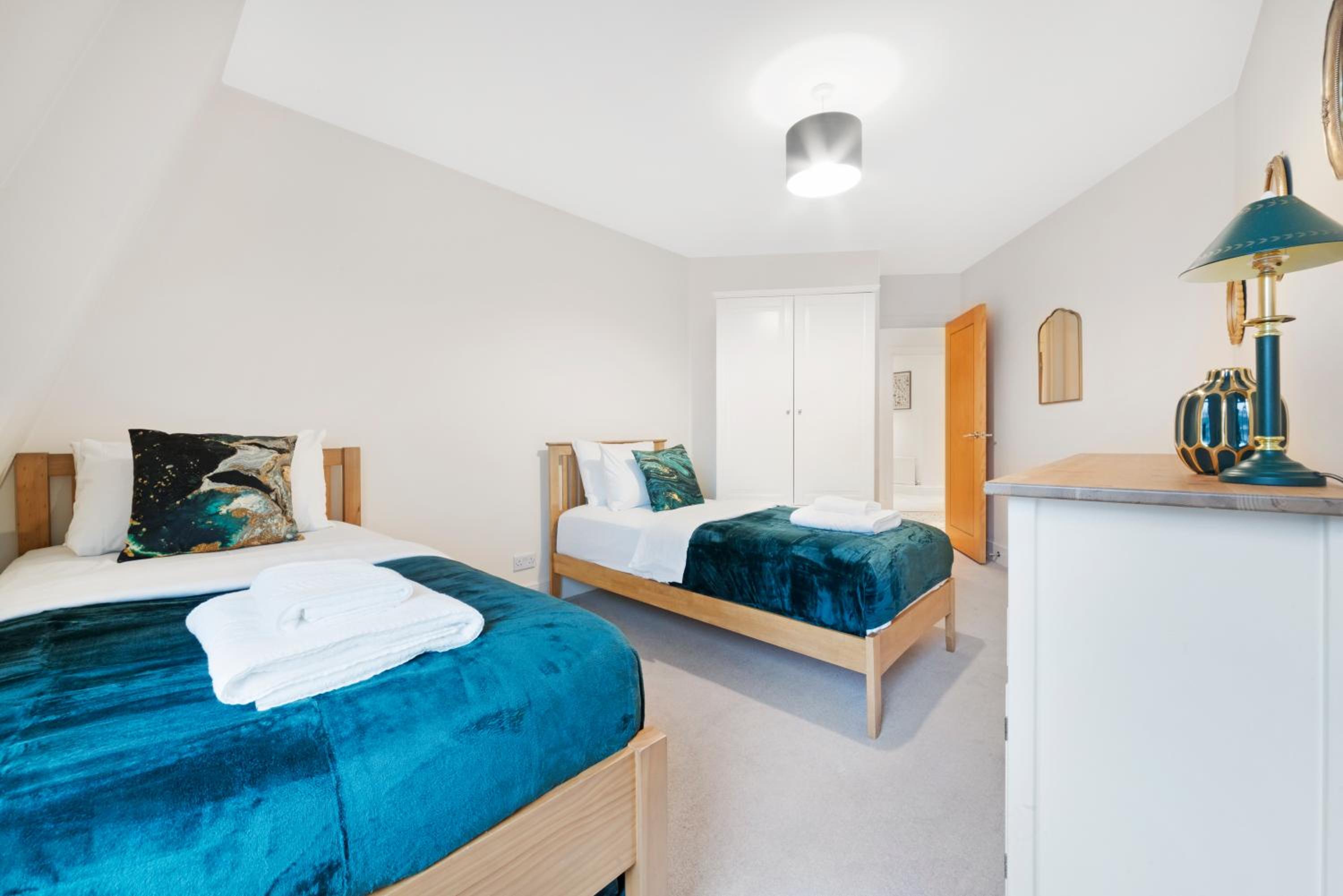 Farringdon Penthouse Spacious 3 Bedroom 2 Bath