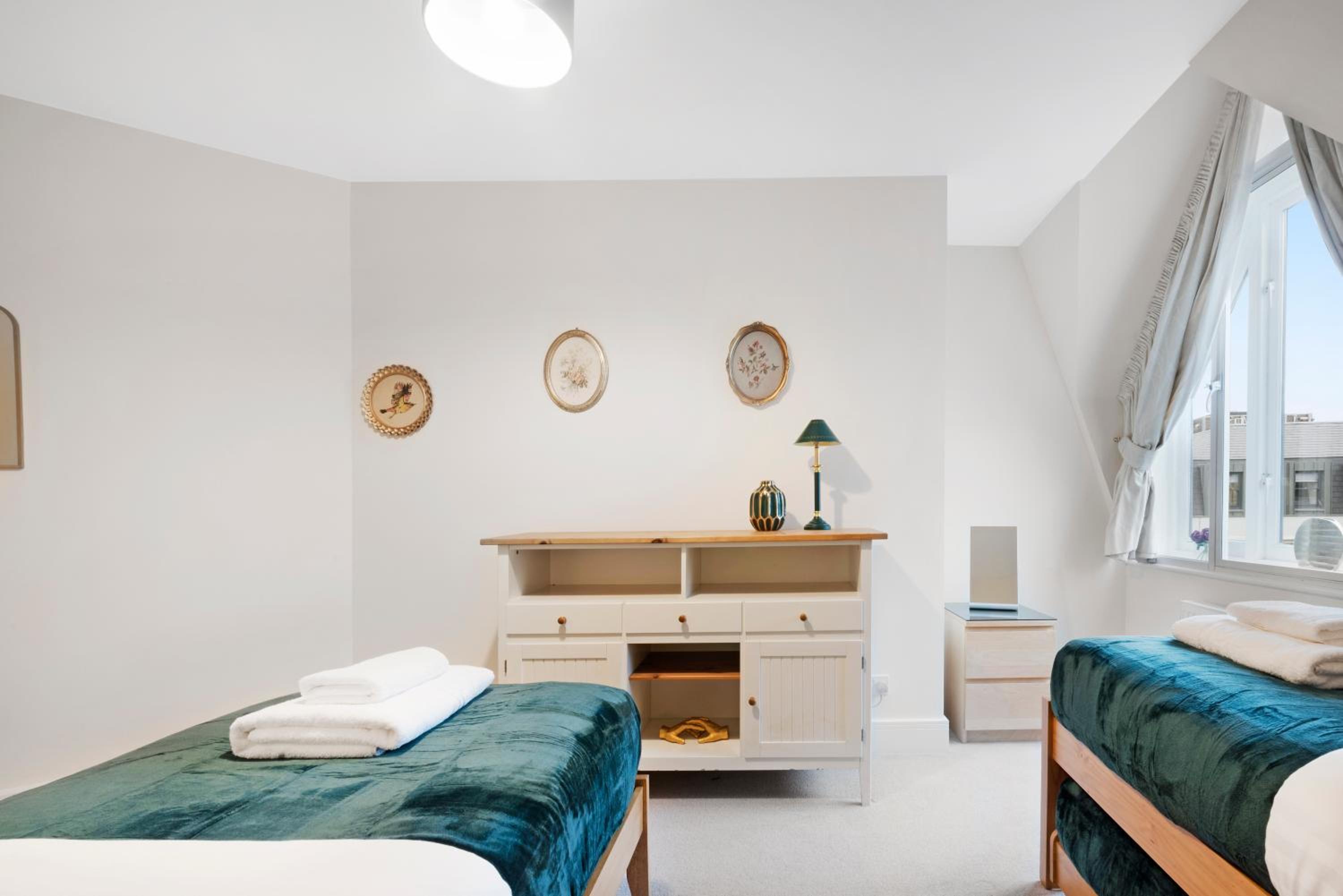 Farringdon Penthouse Spacious 3 Bedroom 2 Bath