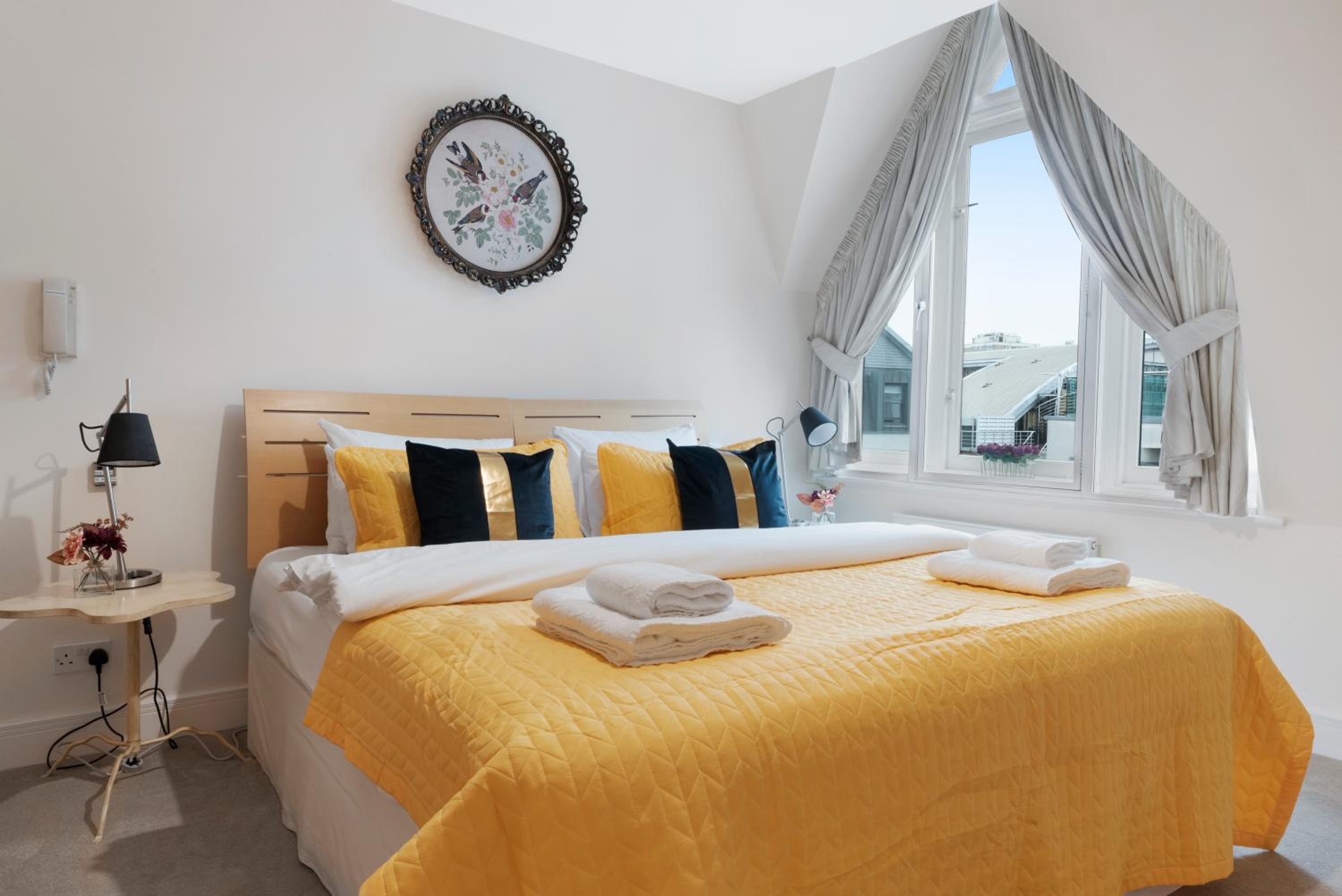 Farringdon Penthouse Spacious 3 Bedroom 2 Bath