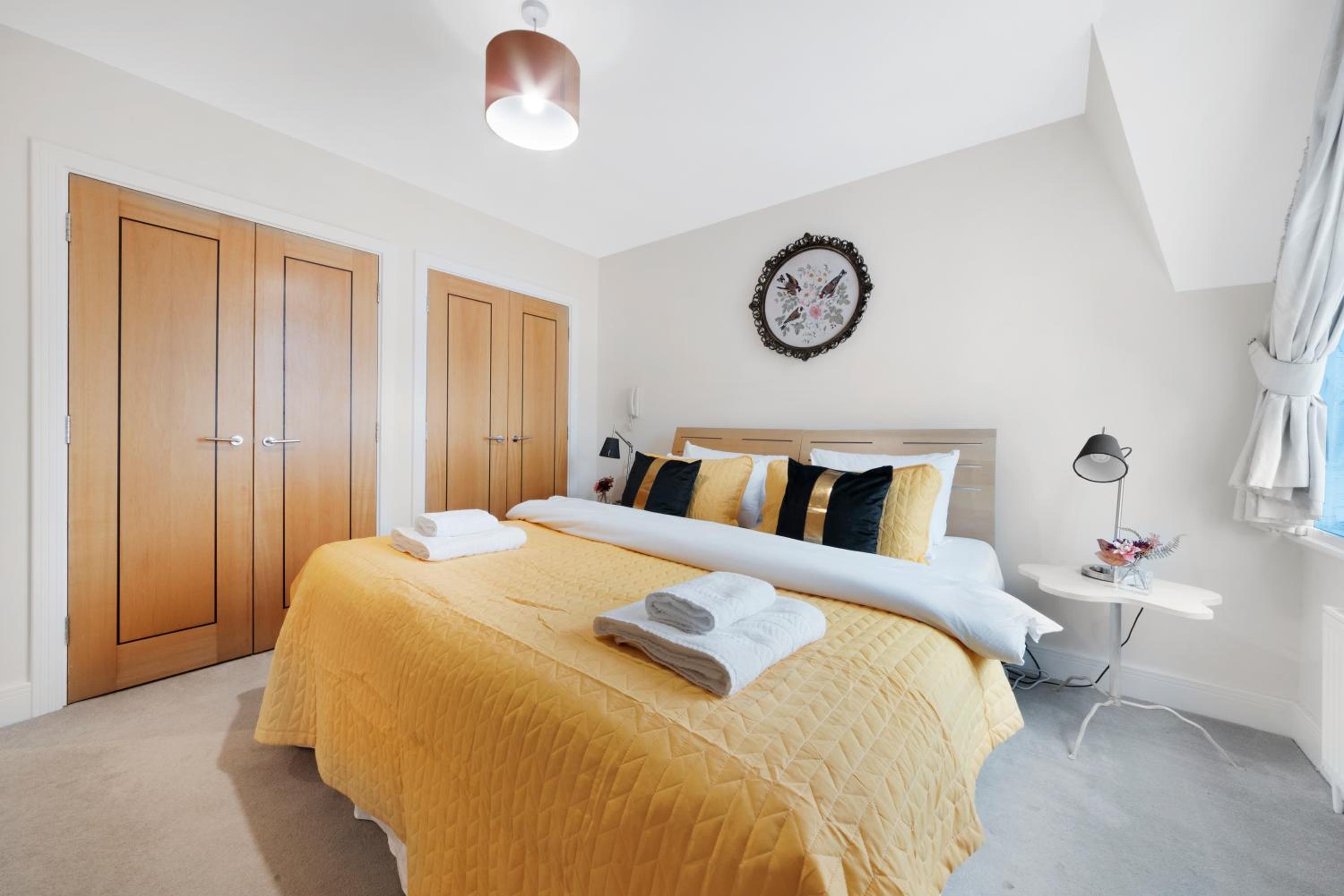 Farringdon Penthouse Spacious 3 Bedroom 2 Bath