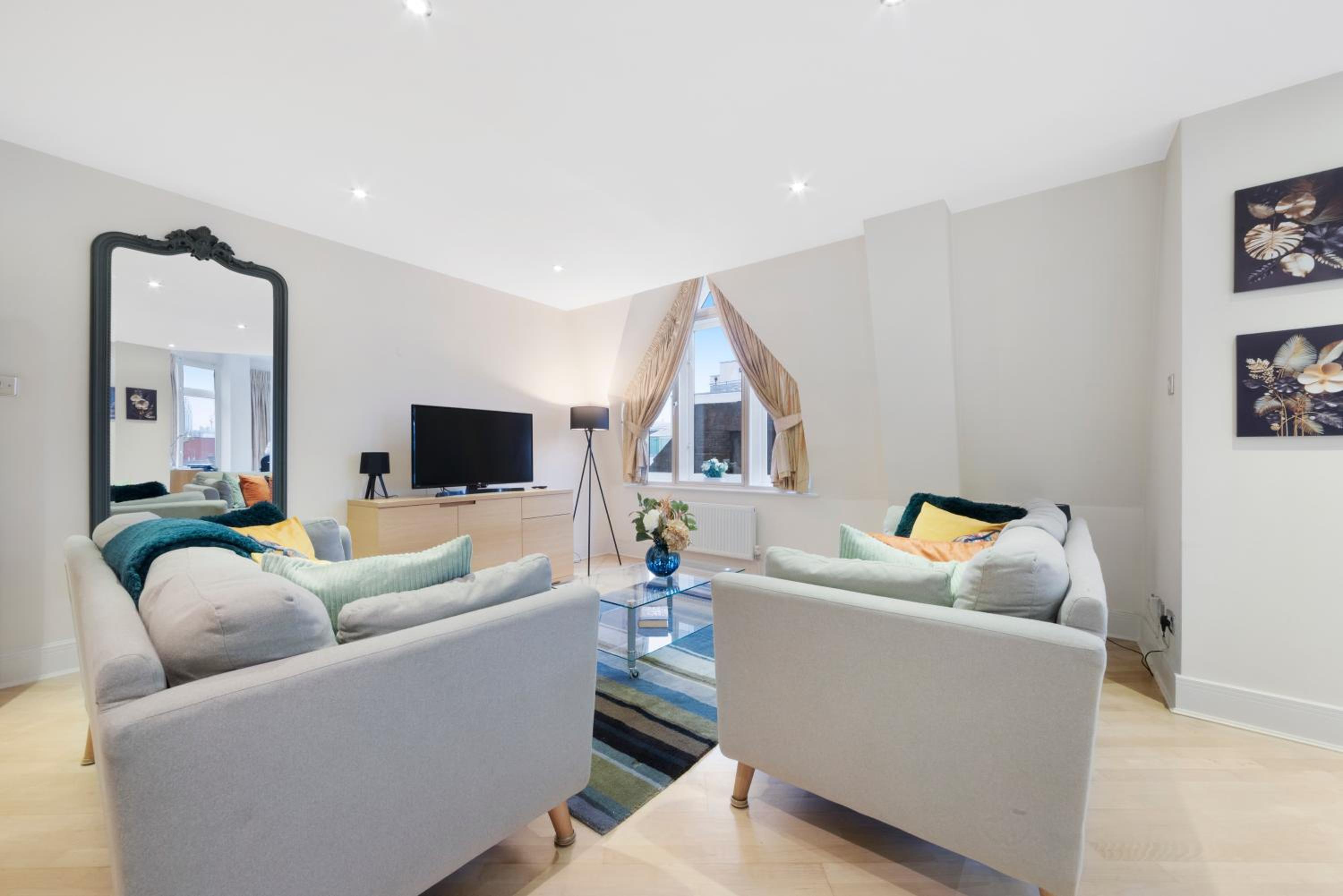 Farringdon Penthouse Spacious 3 Bedroom 2 Bath