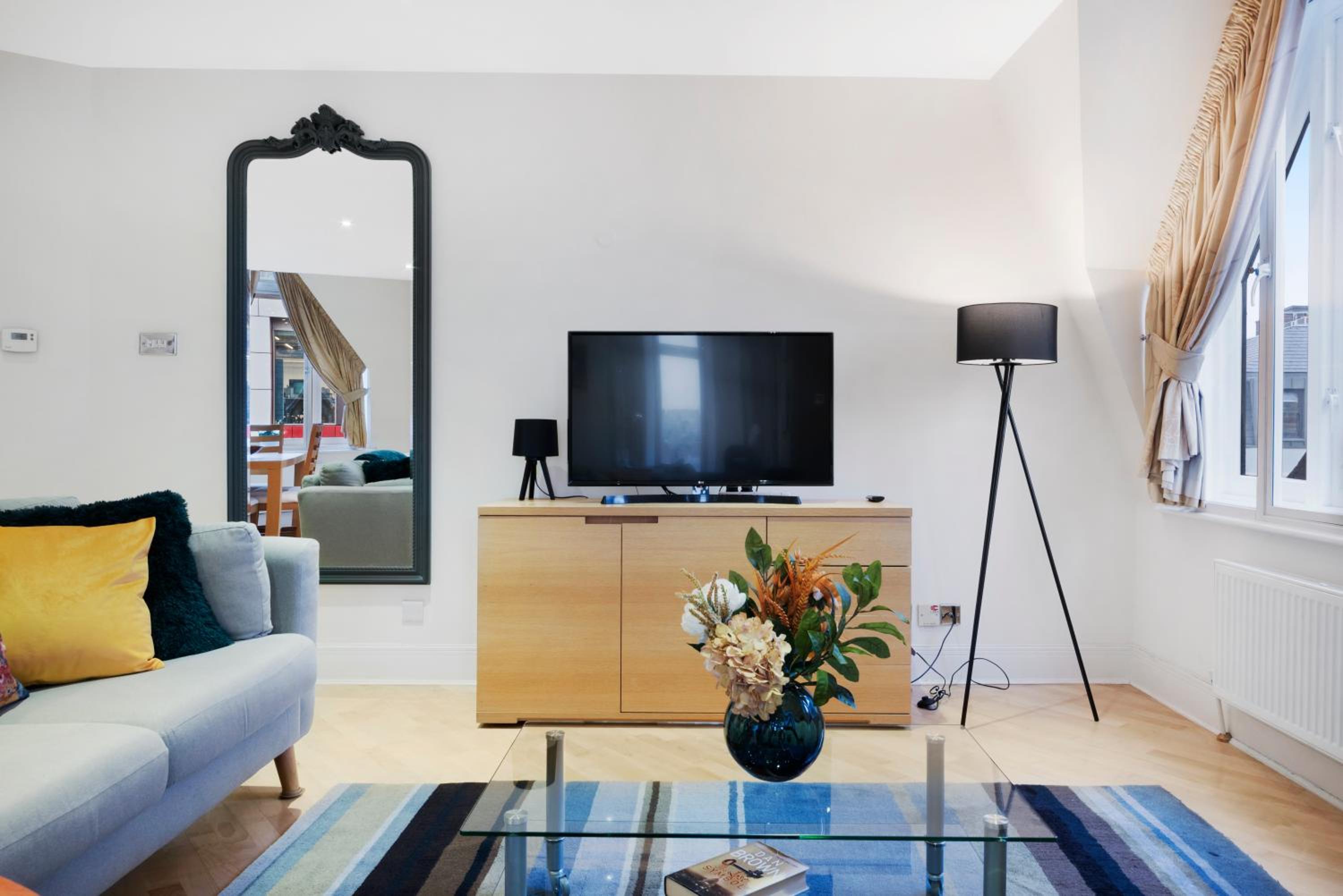 Farringdon Penthouse Spacious 3 Bedroom 2 Bath