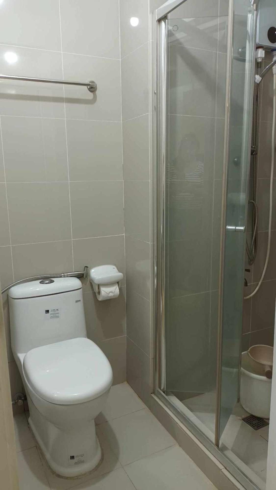 Cozy 1-BR Unit in Grass Residences QC view 3