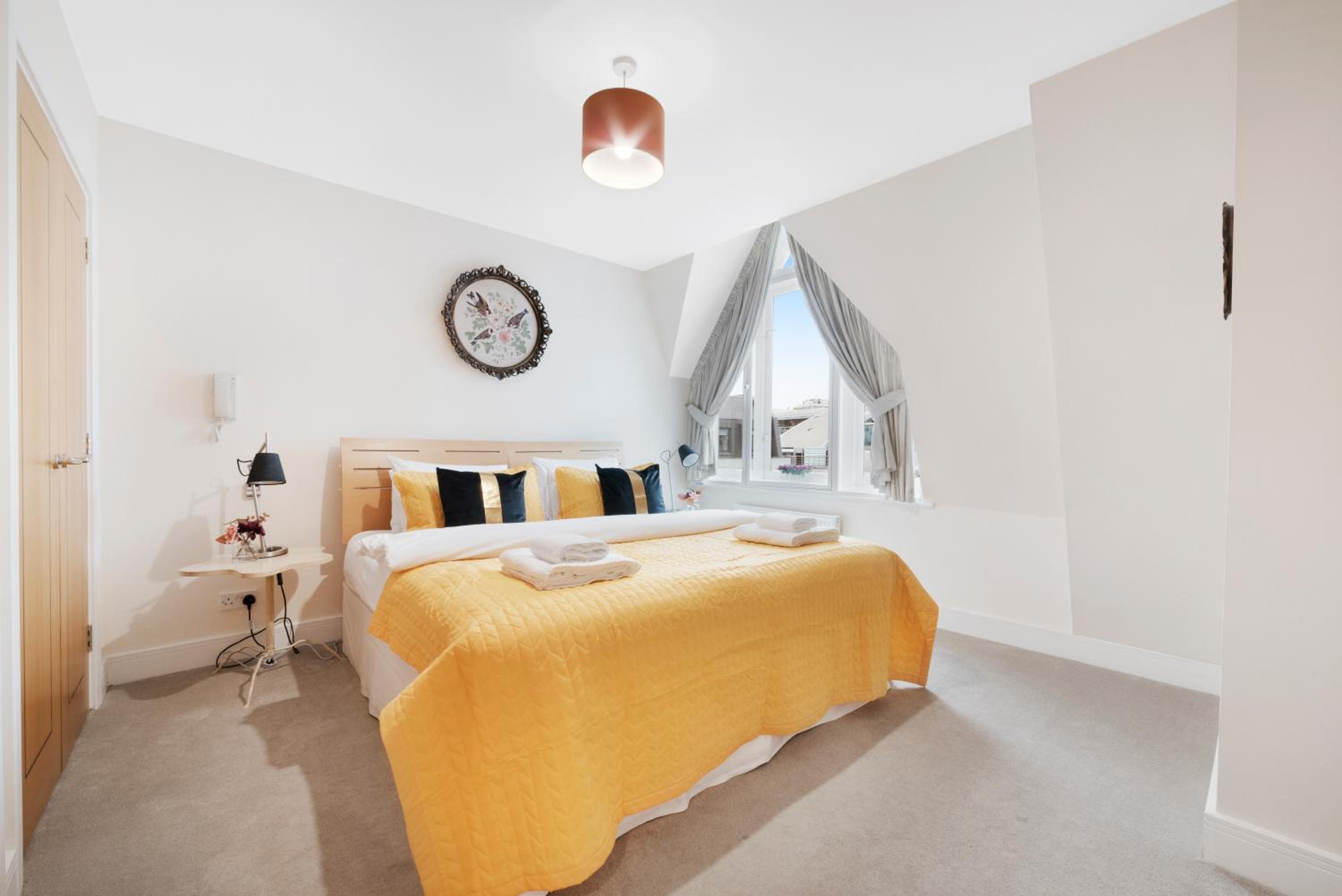 Farringdon Penthouse Spacious 3 Bedroom 2 Bath