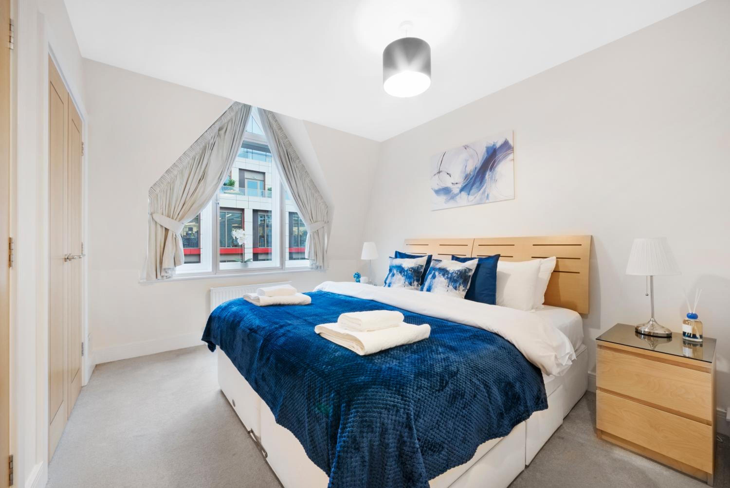 Farringdon Penthouse Spacious 3 Bedroom 2 Bath