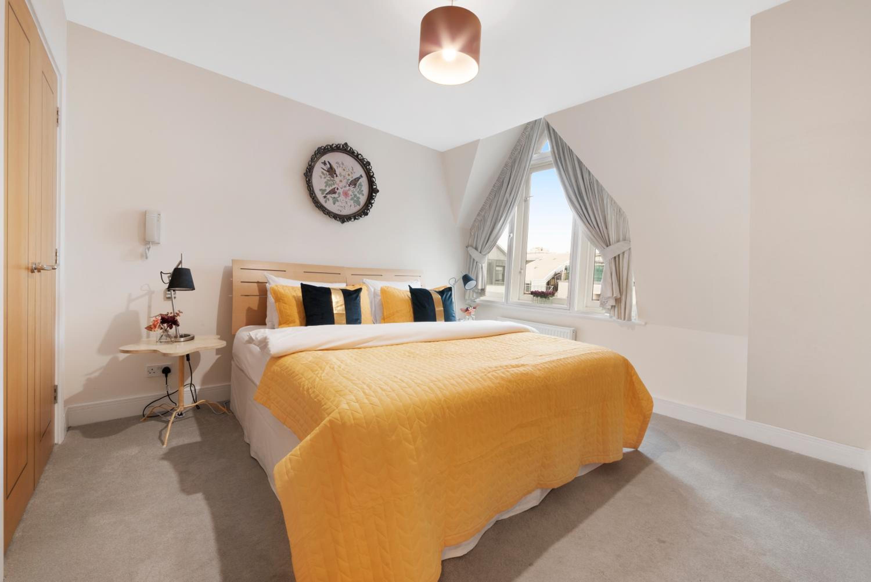 Farringdon Penthouse Spacious 3 Bedroom 2 Bath