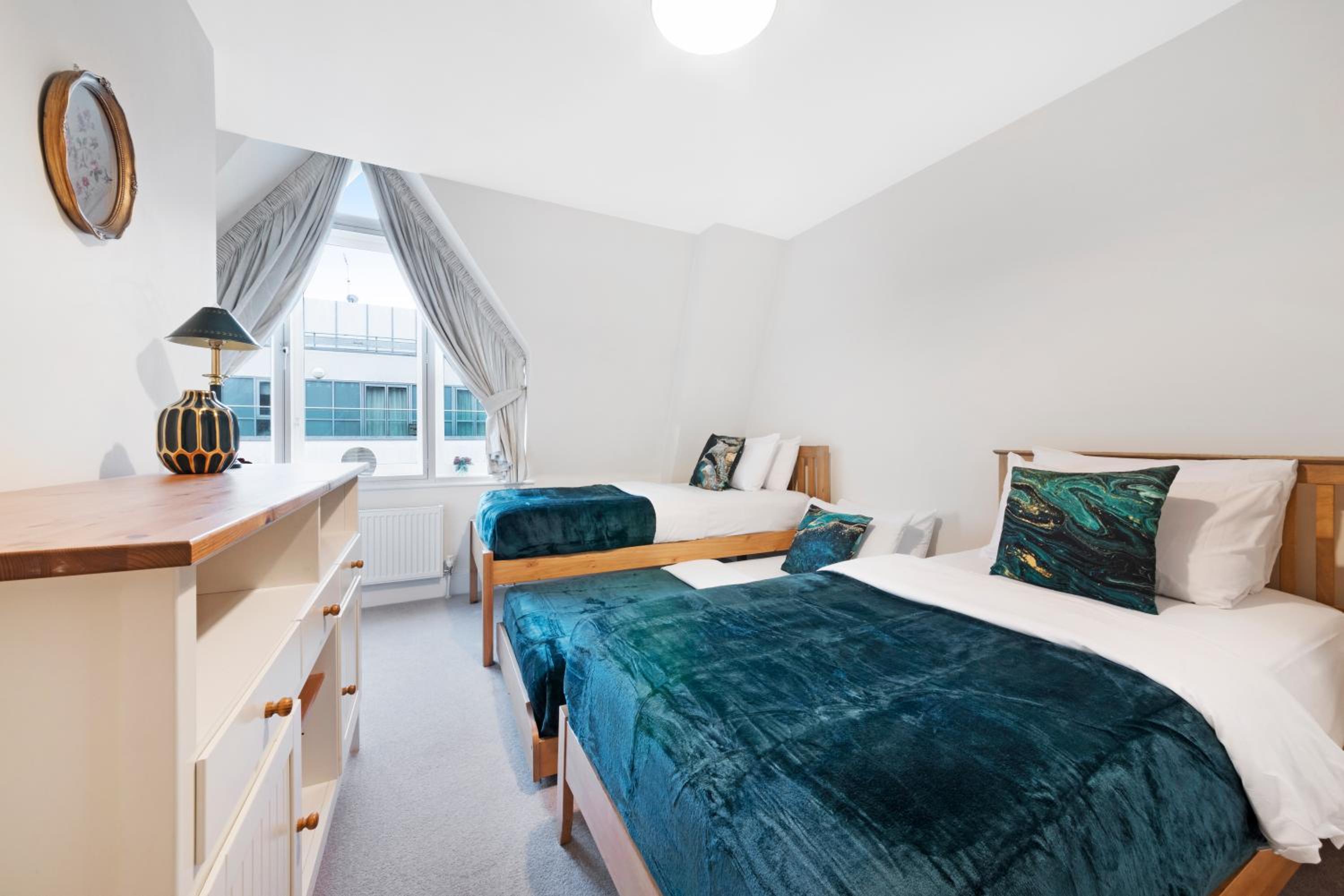 Farringdon Penthouse Spacious 3 Bedroom 2 Bath