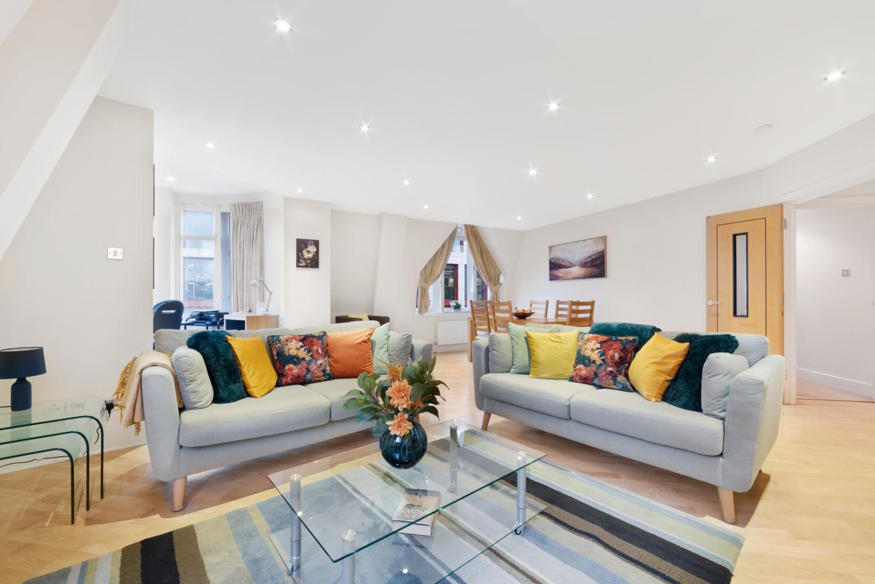 Farringdon Penthouse Spacious 3 Bedroom 2 Bath