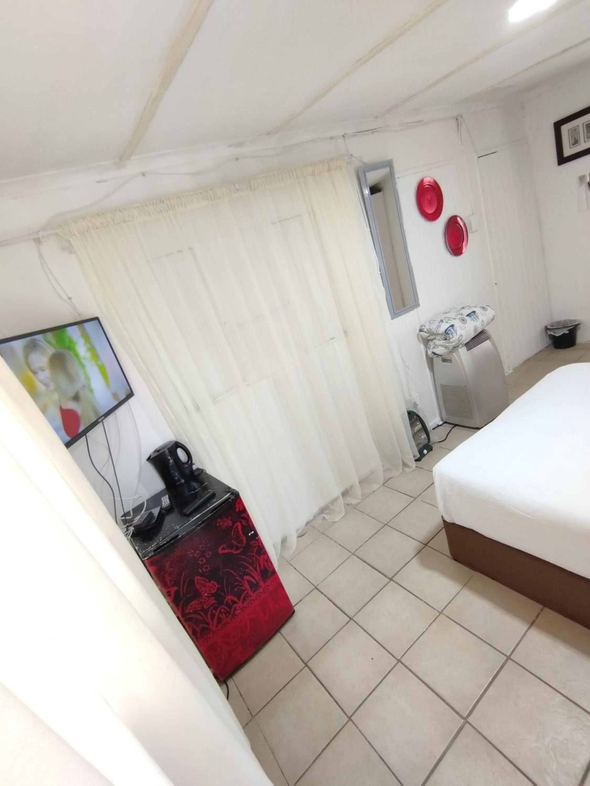 Chikos guest house