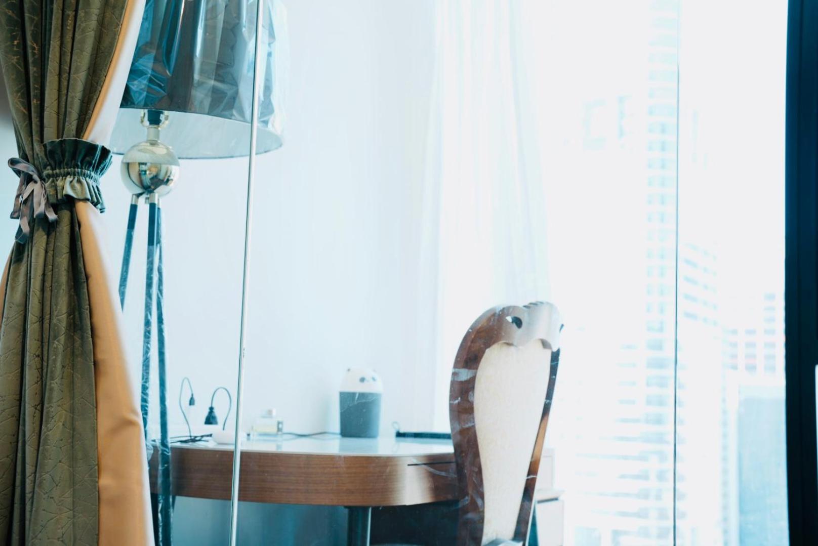 Stunning city view private room with bath in CBD - gym and pool access
