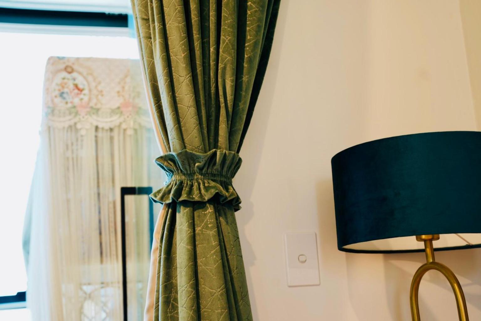 Stunning city view private room with bath in CBD - gym and pool access