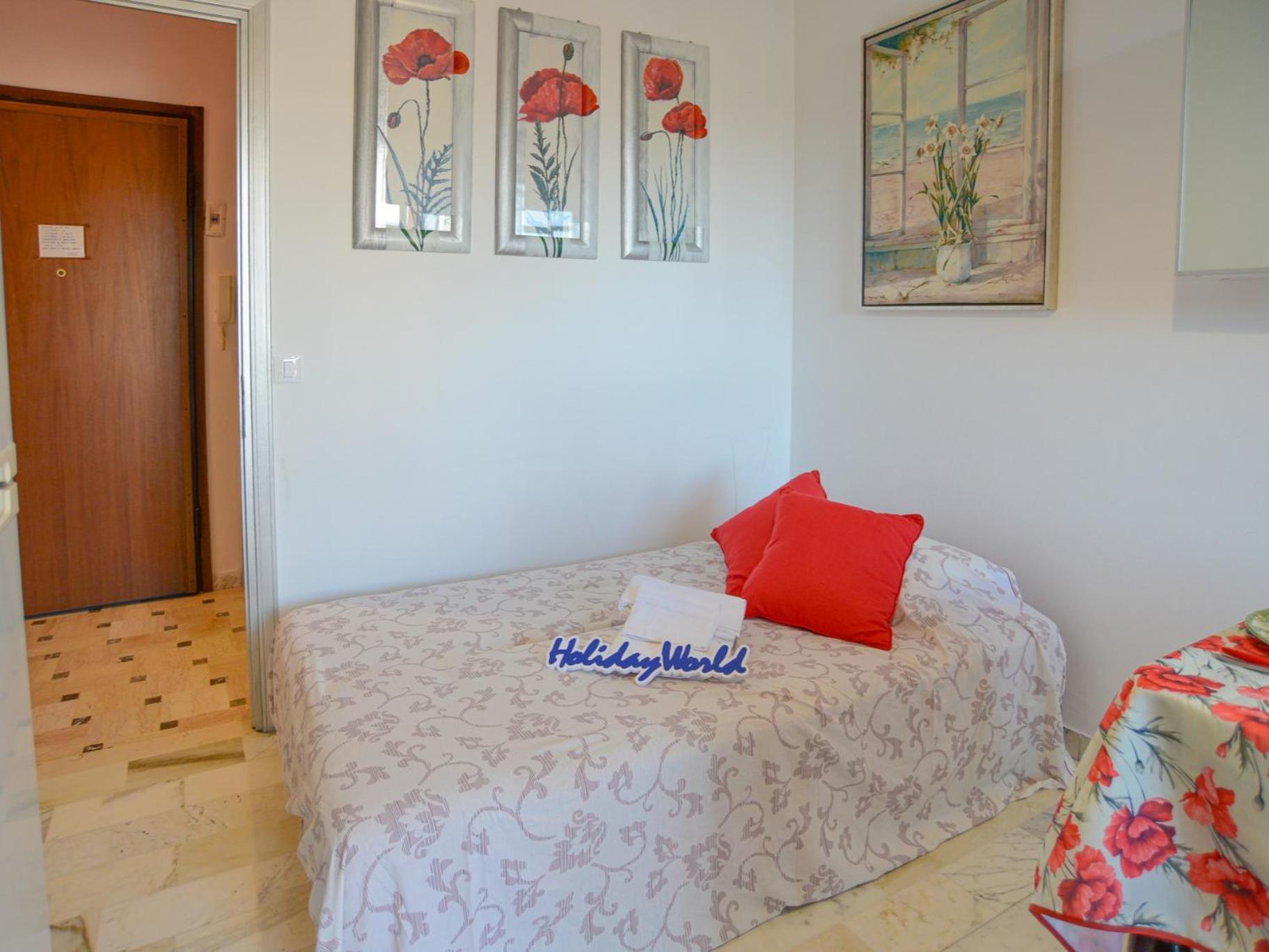 Papaveri sul Mare by Holiday World view 4