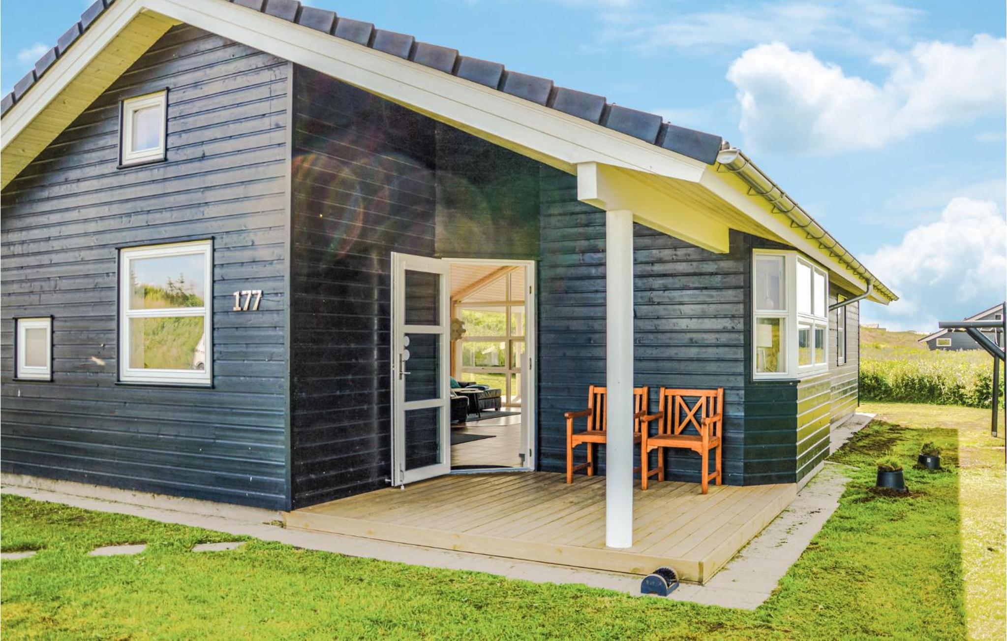 Three-Bedroom Holiday Home In Lokken view 4