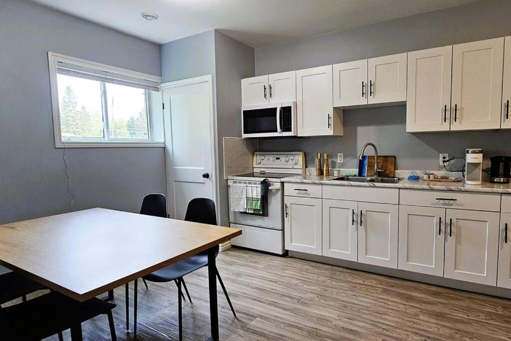 Thunder Bay Vacations - Central Thunder Bay Retreat - Property Image 3