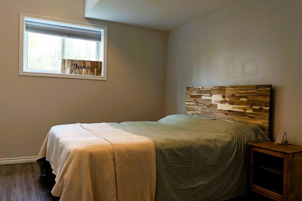 Thunder Bay Vacations - Central Thunder Bay Retreat - Property Image 4