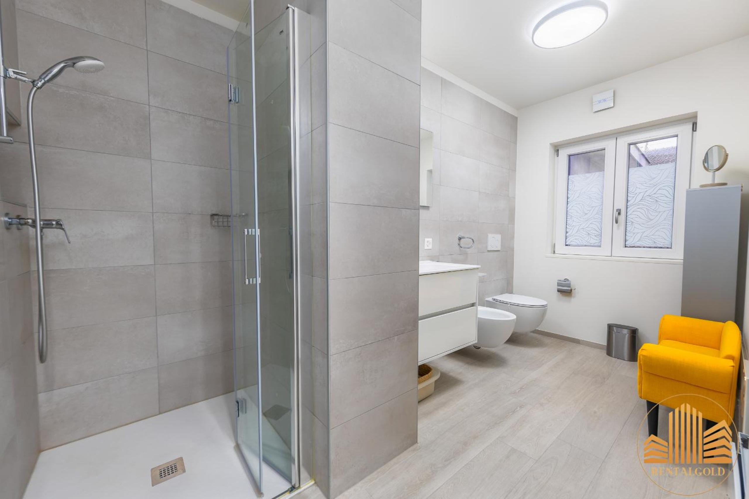 Elegante Trilocale tra Mendrisio e confine Italiano