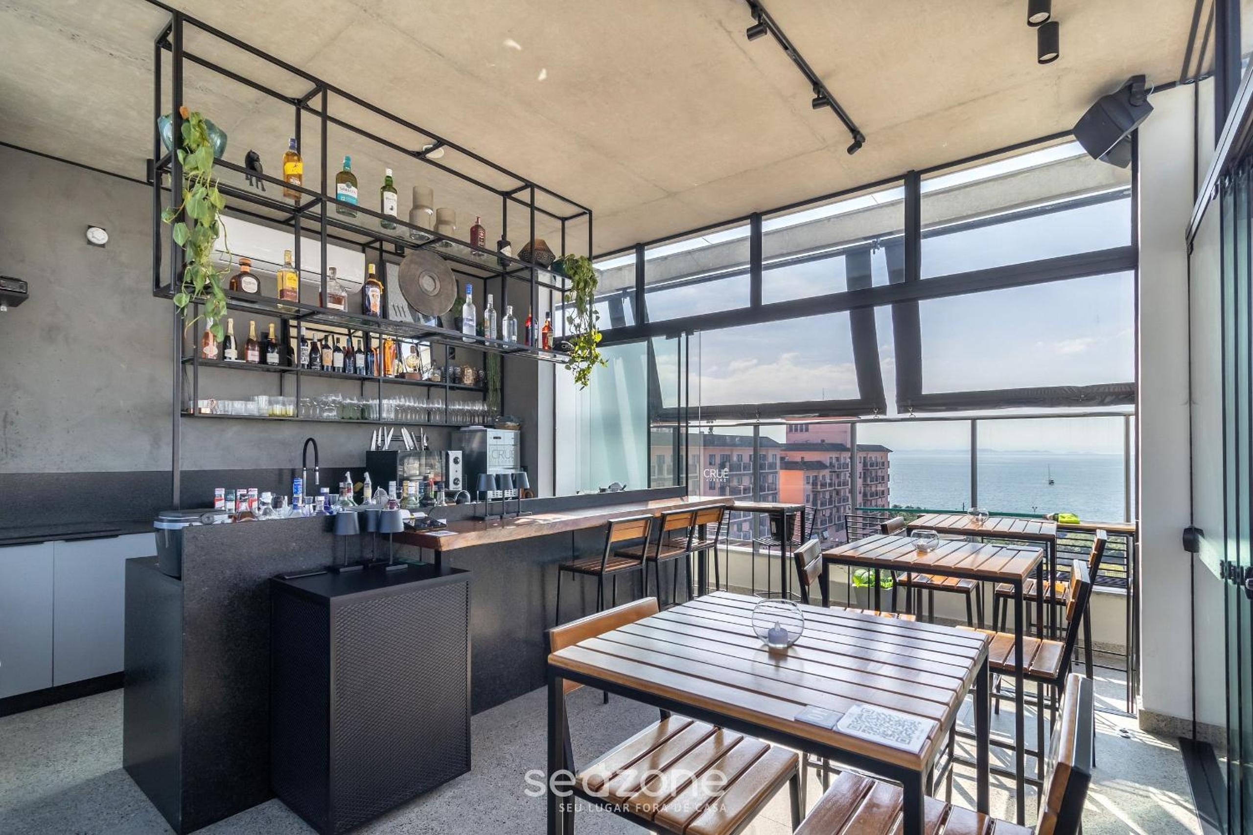 Spot Jurere sophistication by the sea - SPJ's