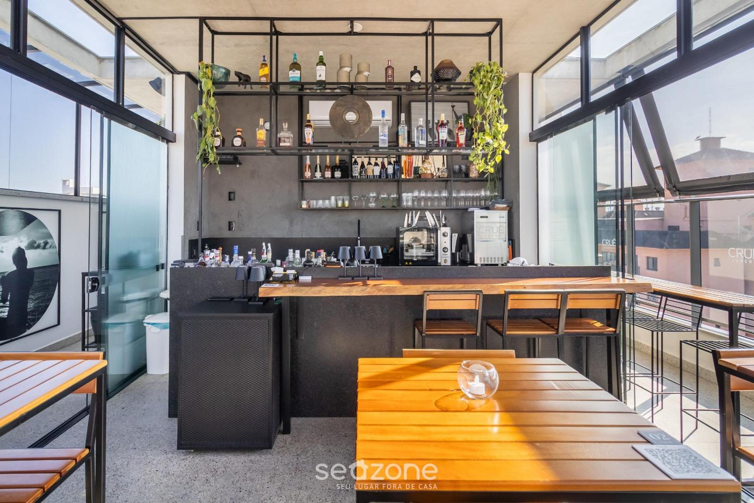 Spot Jurere sophistication by the sea - SPJ's