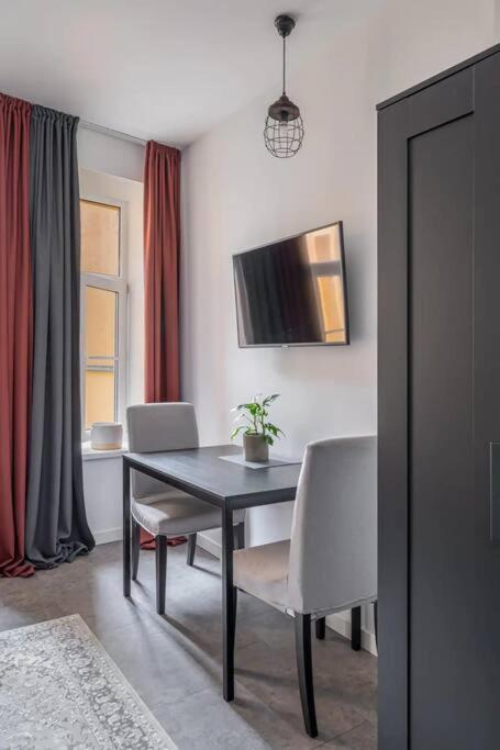 Bright studio apartment view 5