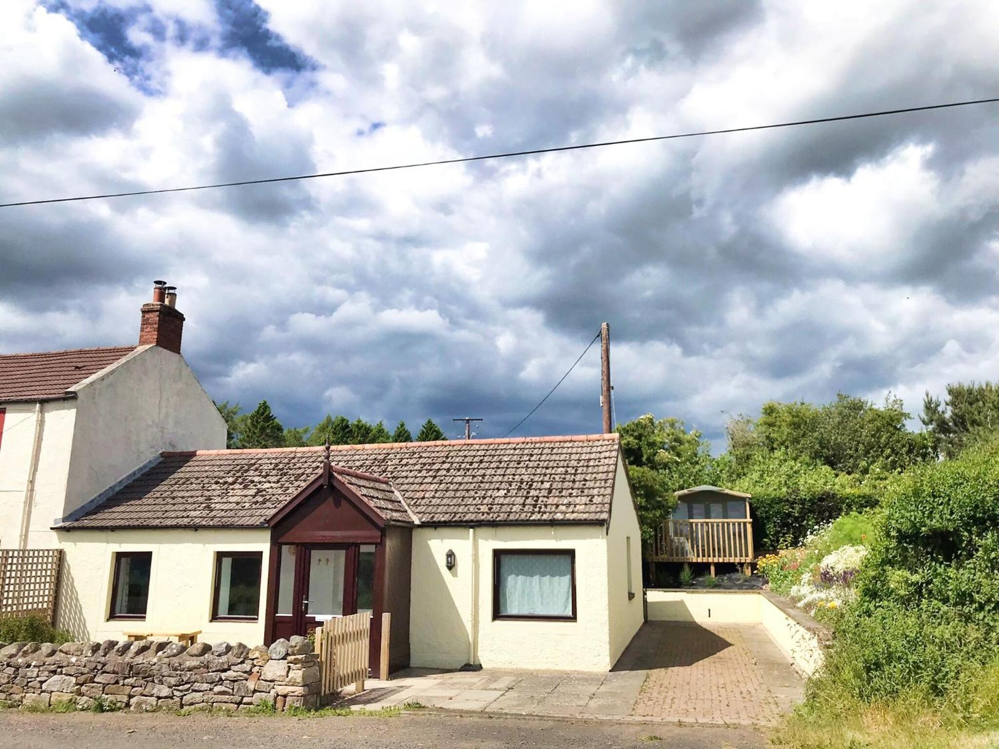 Bungalow - 4 Beds 2 Baths - Dog Friendly - Walks view 4