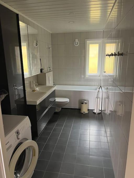 Nydelig villa med havutsikt og utendørs badestamp view 2
