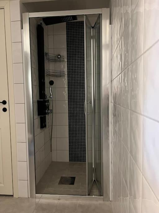 Nydelig villa med havutsikt og utendørs badestamp view 3