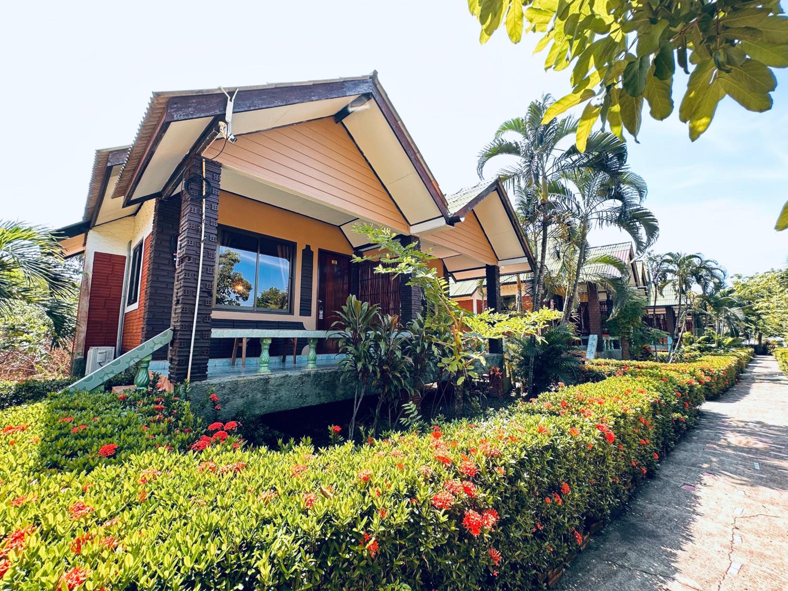 Lanta Queen Resort view 5