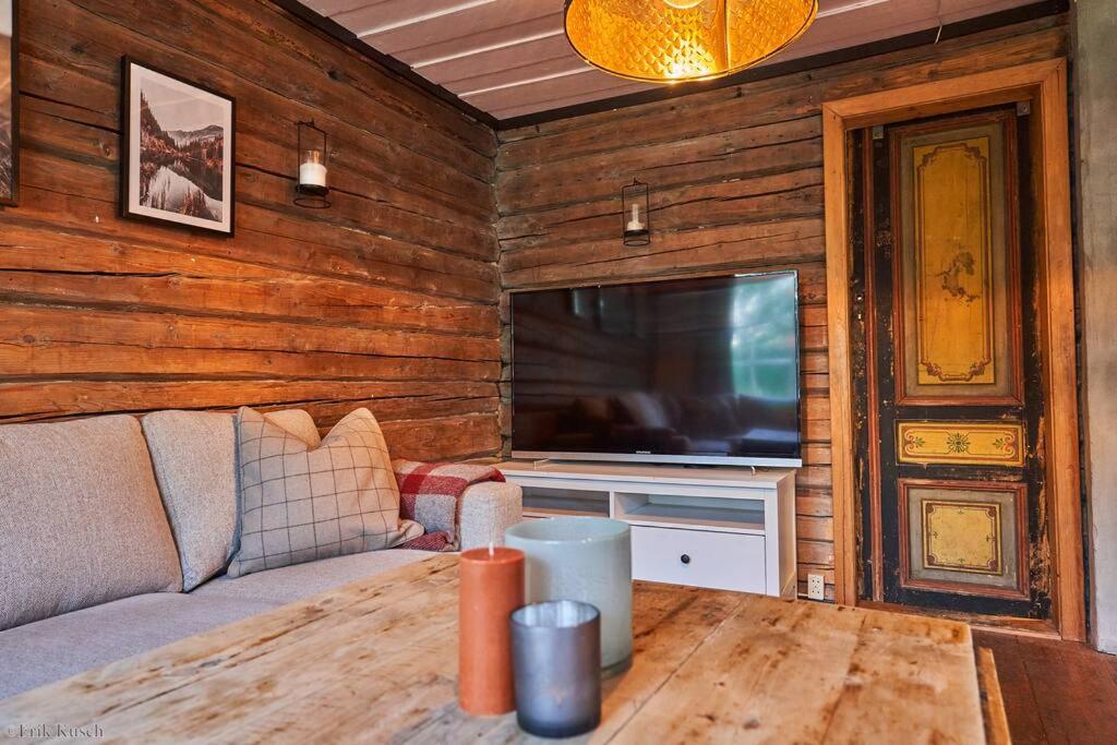 Koselig hytte på gårdstun i Oslo
