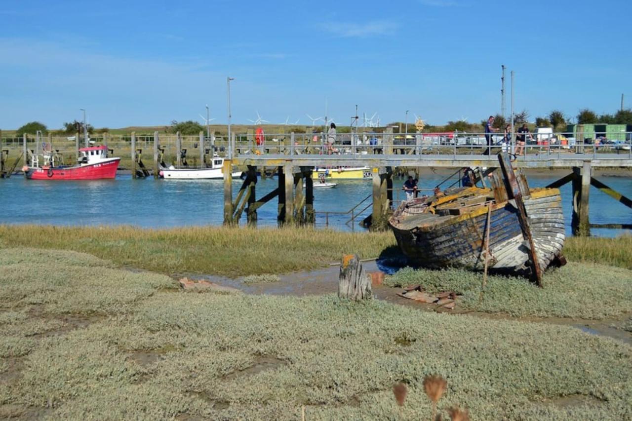 The Dees - Cottage, Rye Harbour view 3