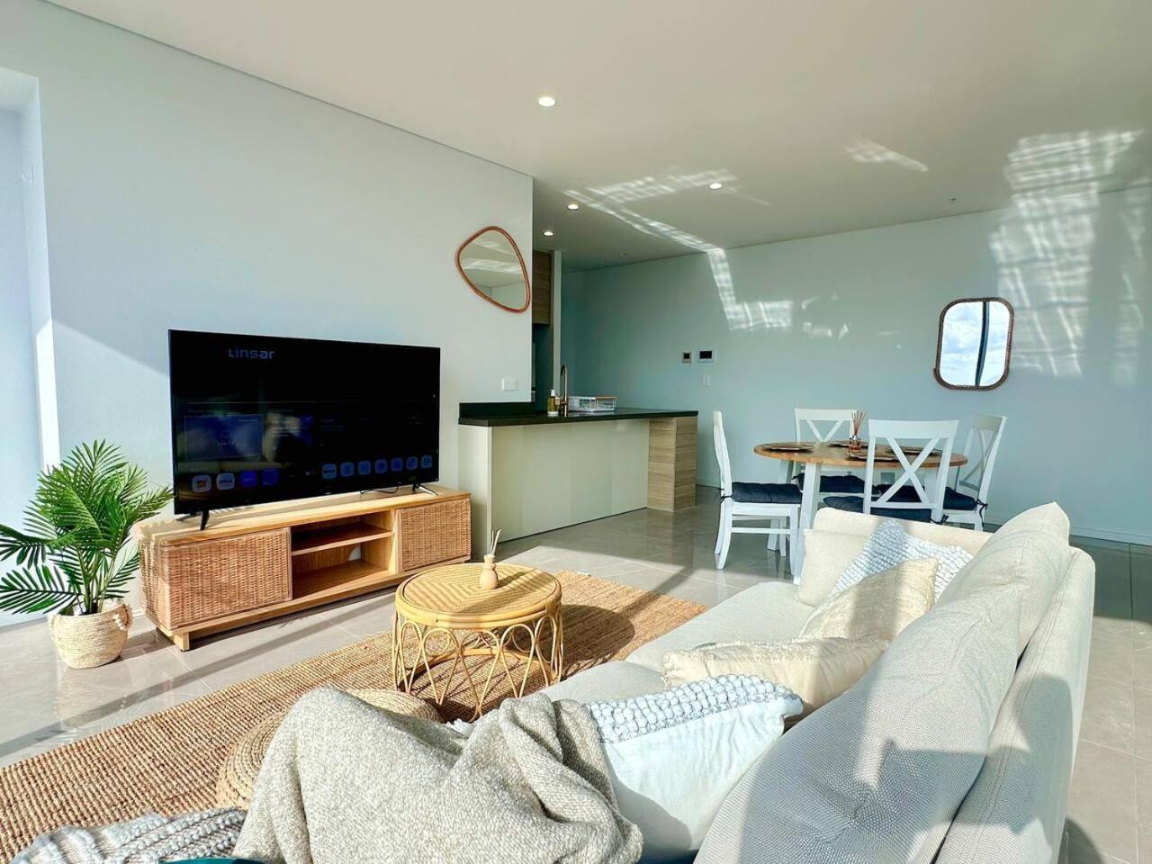 Clear Water Serenade Lv 50 plus Skyhome at Ocean Meriton