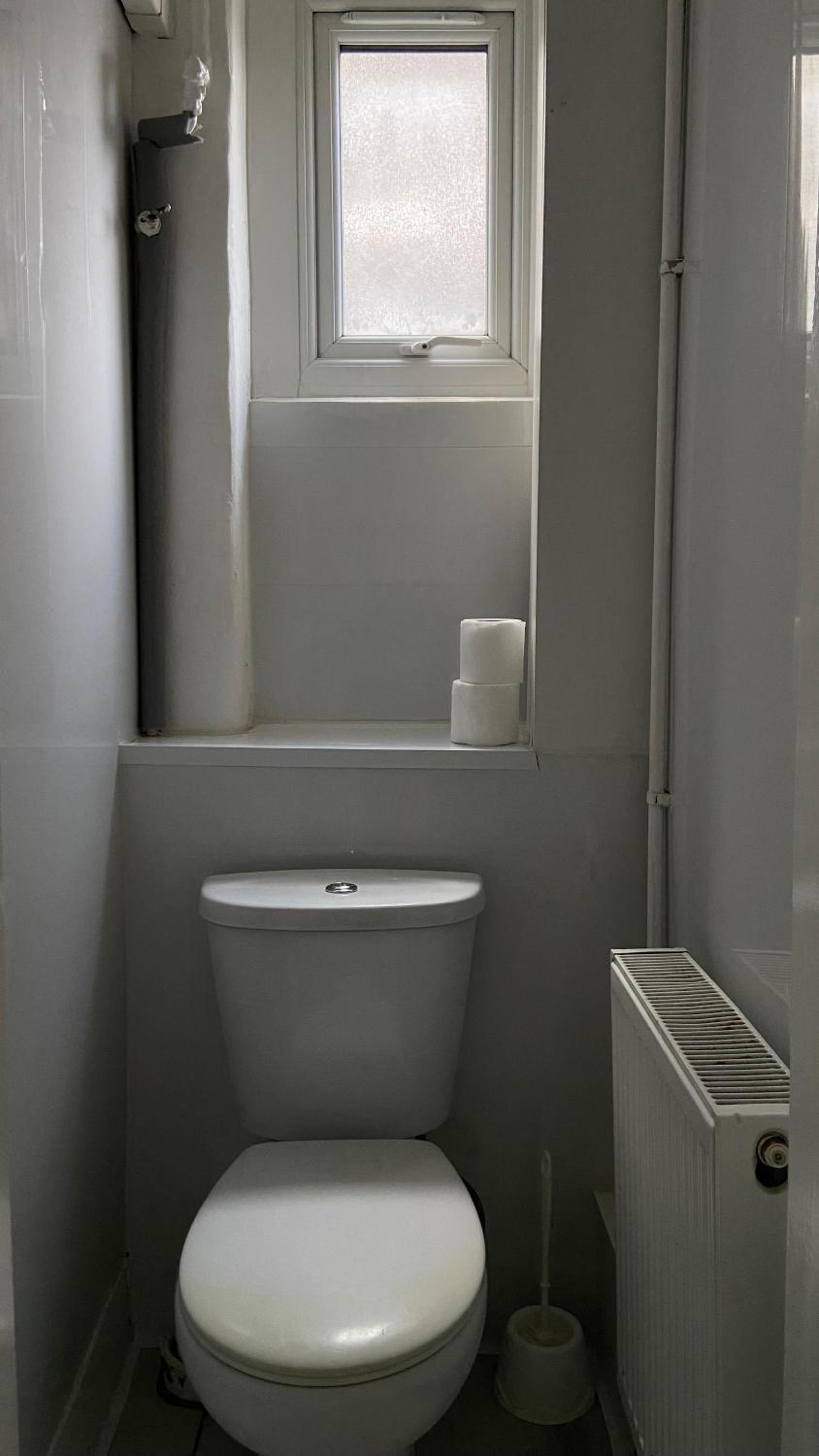 Lovely Ground Floor Miles Apart — bathroom