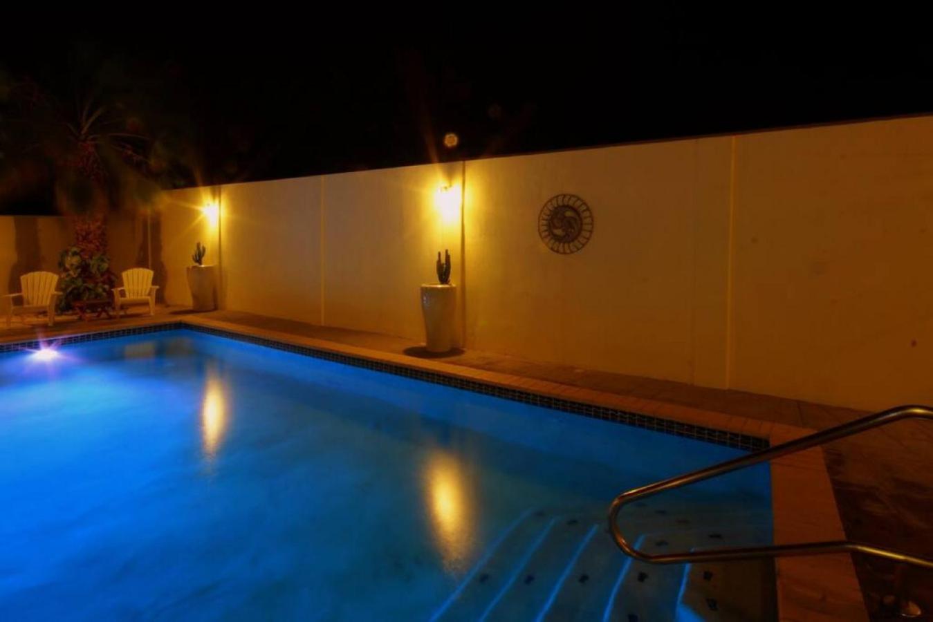 Private Villa and Apartment with Pool in Palm Beach