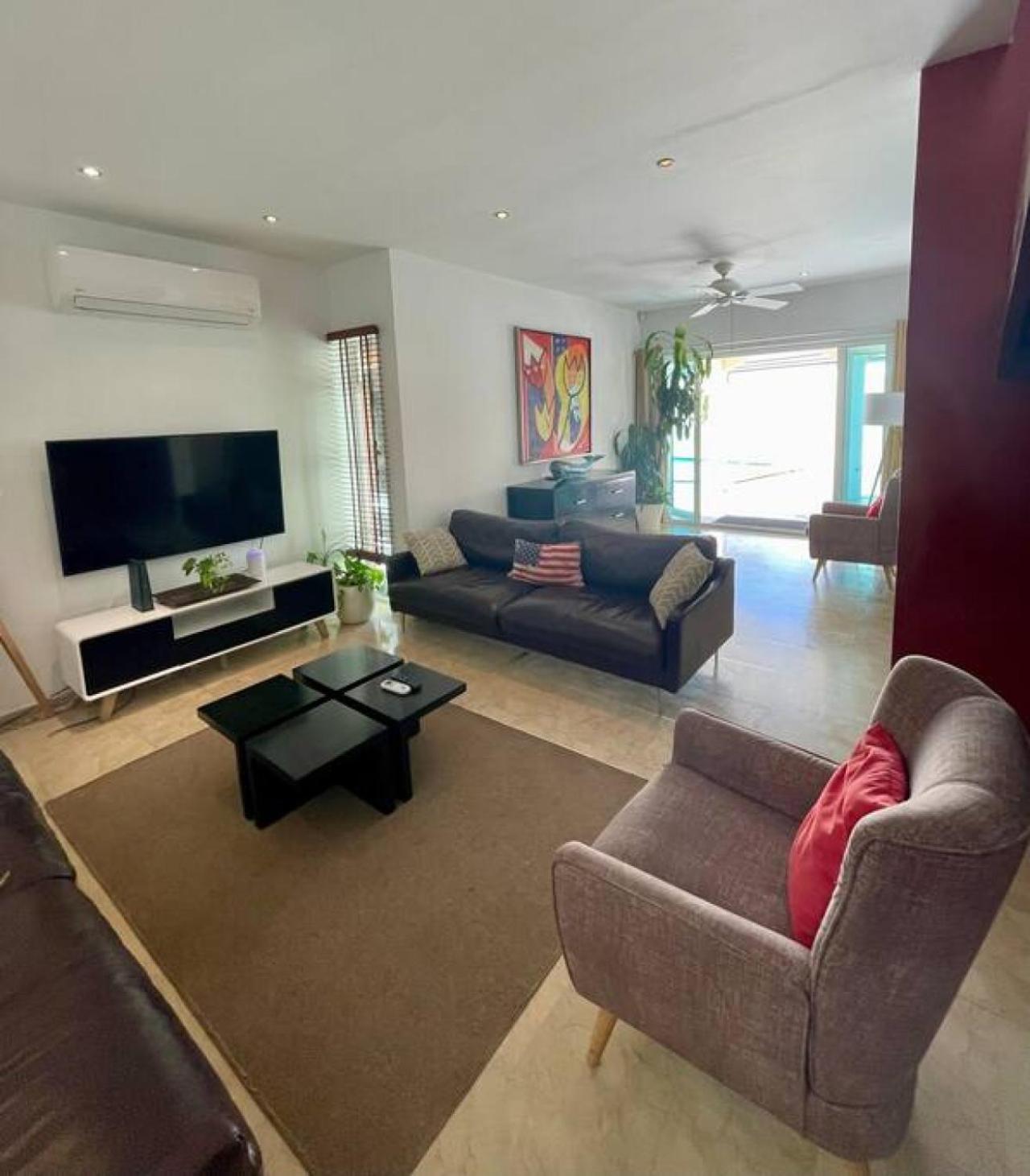 Private Villa and Apartment with Pool in Palm Beach