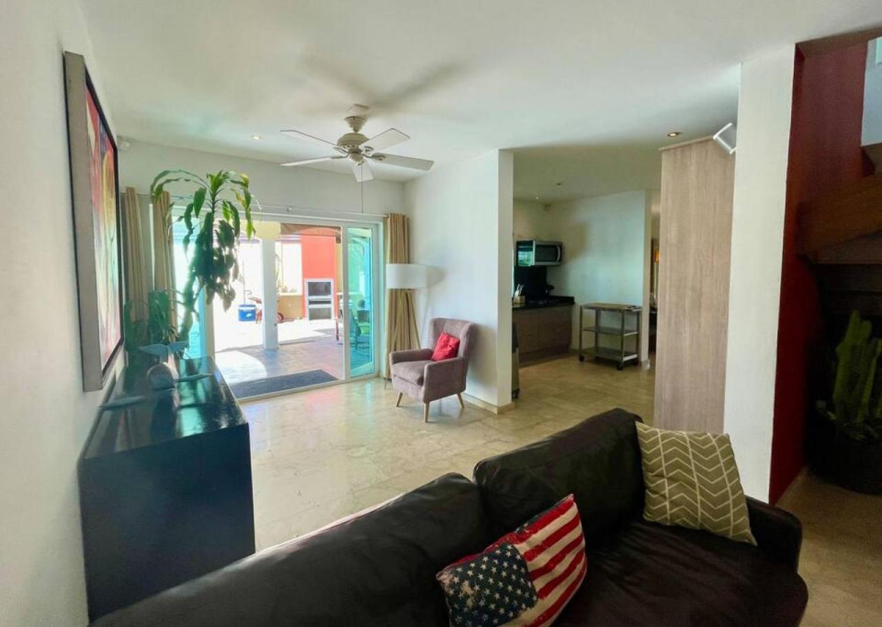 Private Villa and Apartment with Pool in Palm Beach