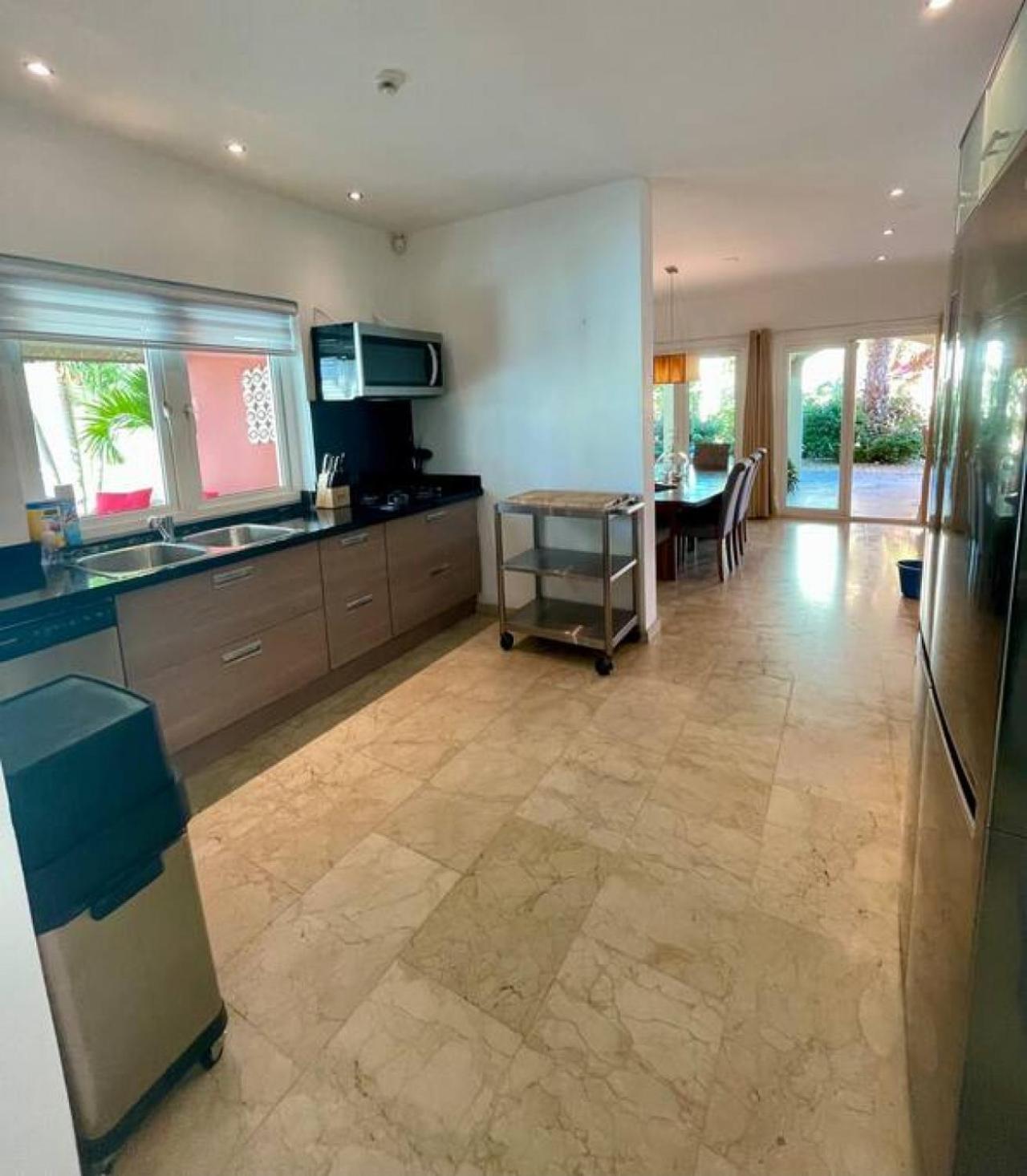 Private Villa and Apartment with Pool in Palm Beach