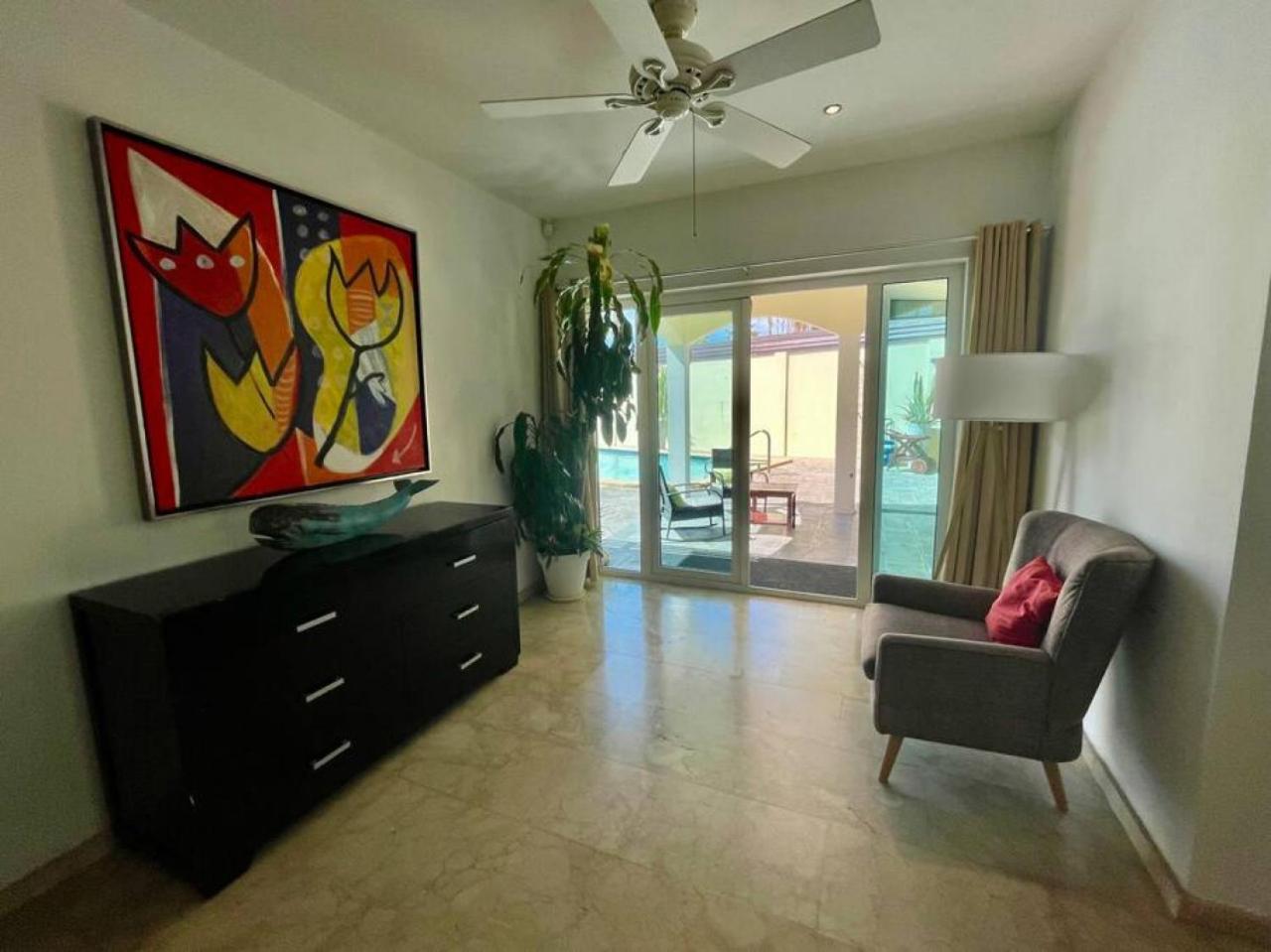 Private Villa and Apartment with Pool in Palm Beach