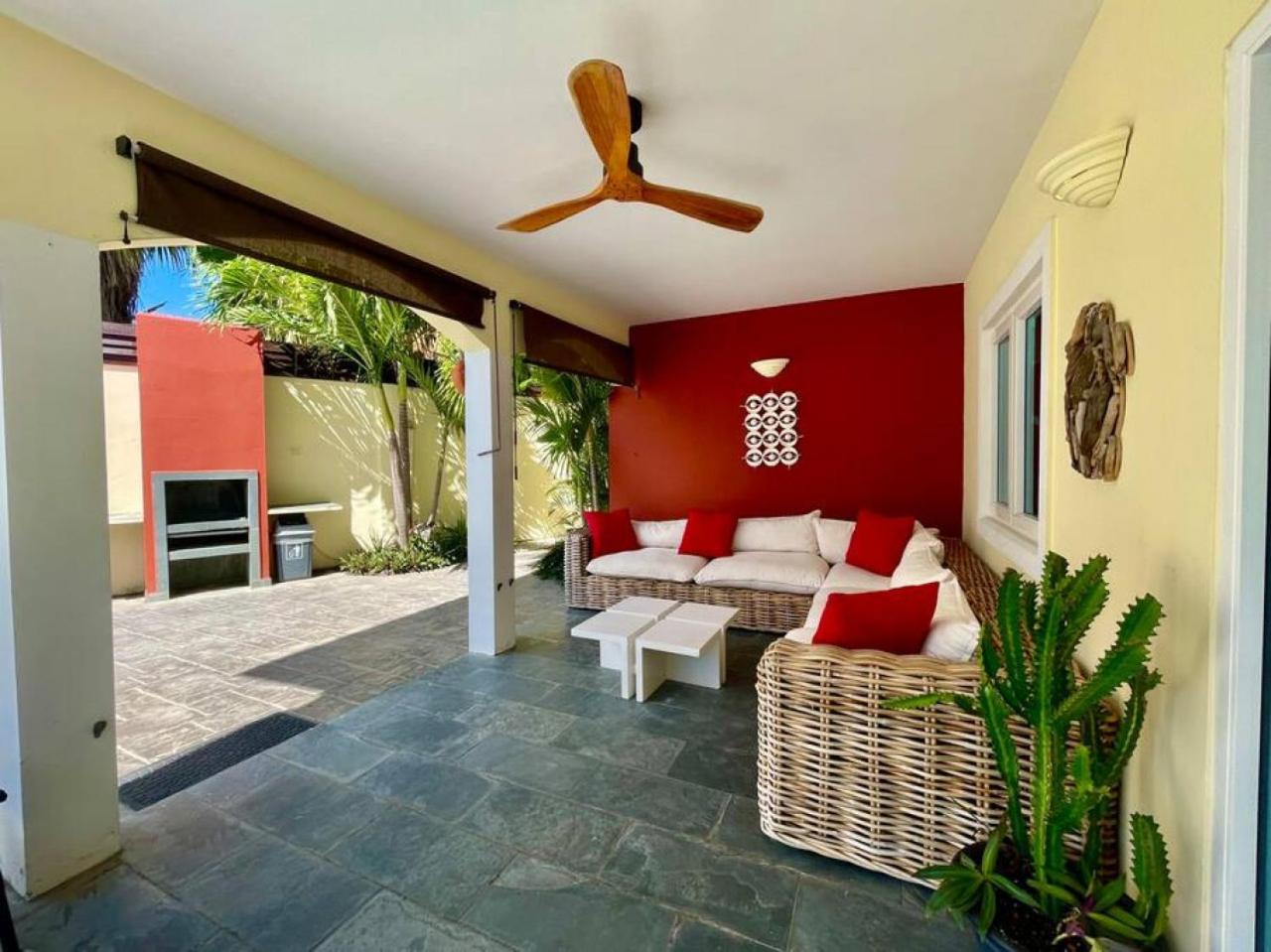 Private Villa and Apartment with Pool in Palm Beach
