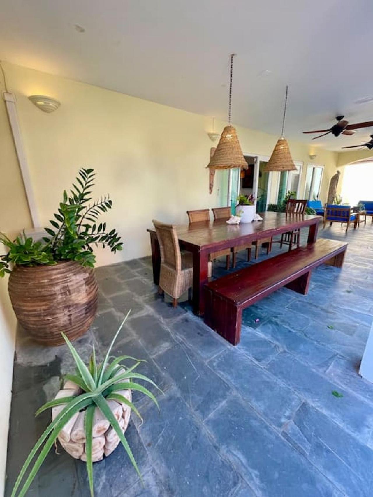 Private Villa and Apartment with Pool in Palm Beach
