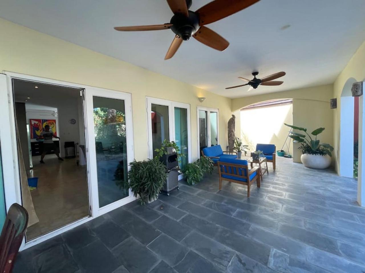 Private Villa and Apartment with Pool in Palm Beach