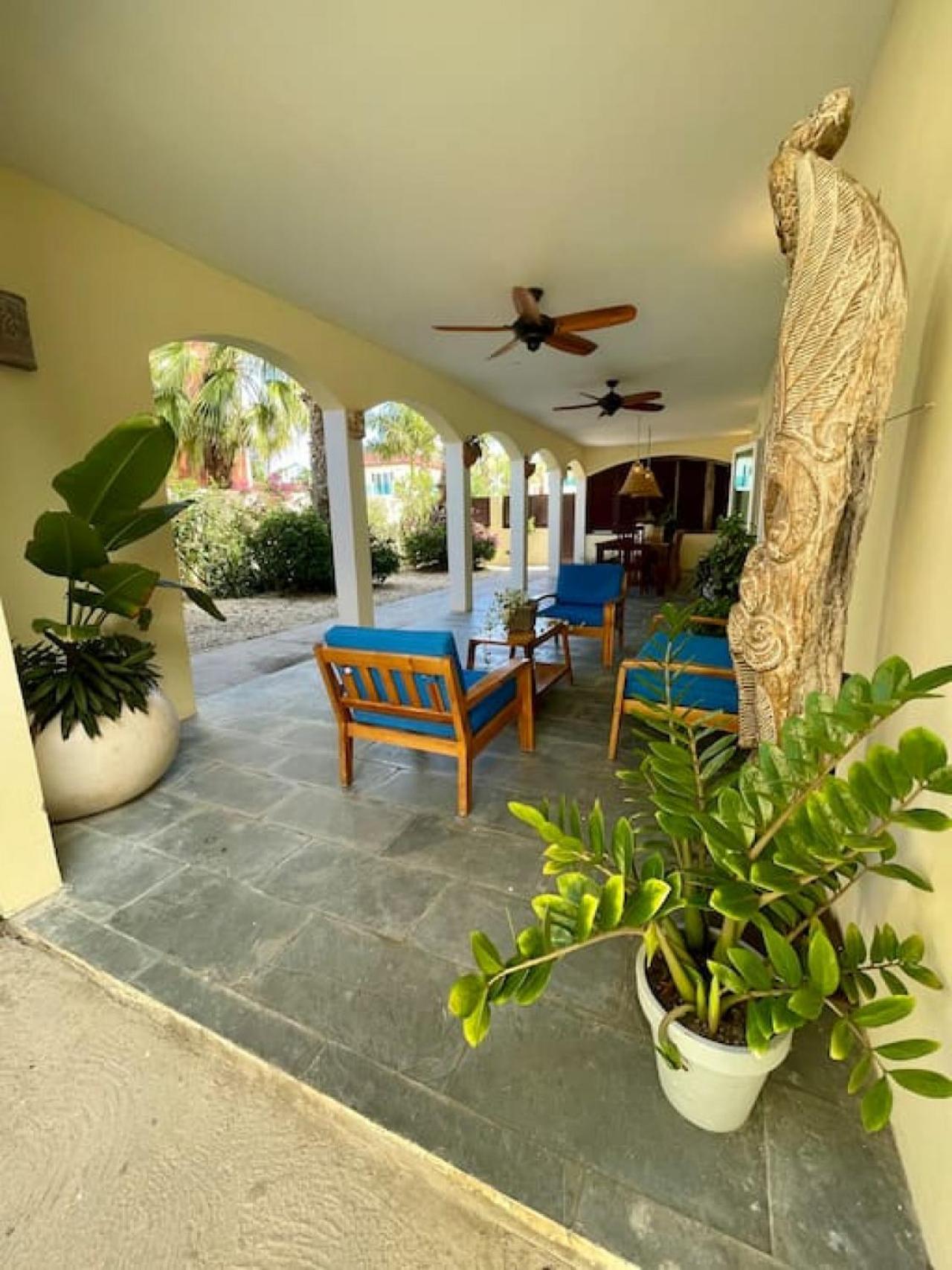 Private Villa and Apartment with Pool in Palm Beach