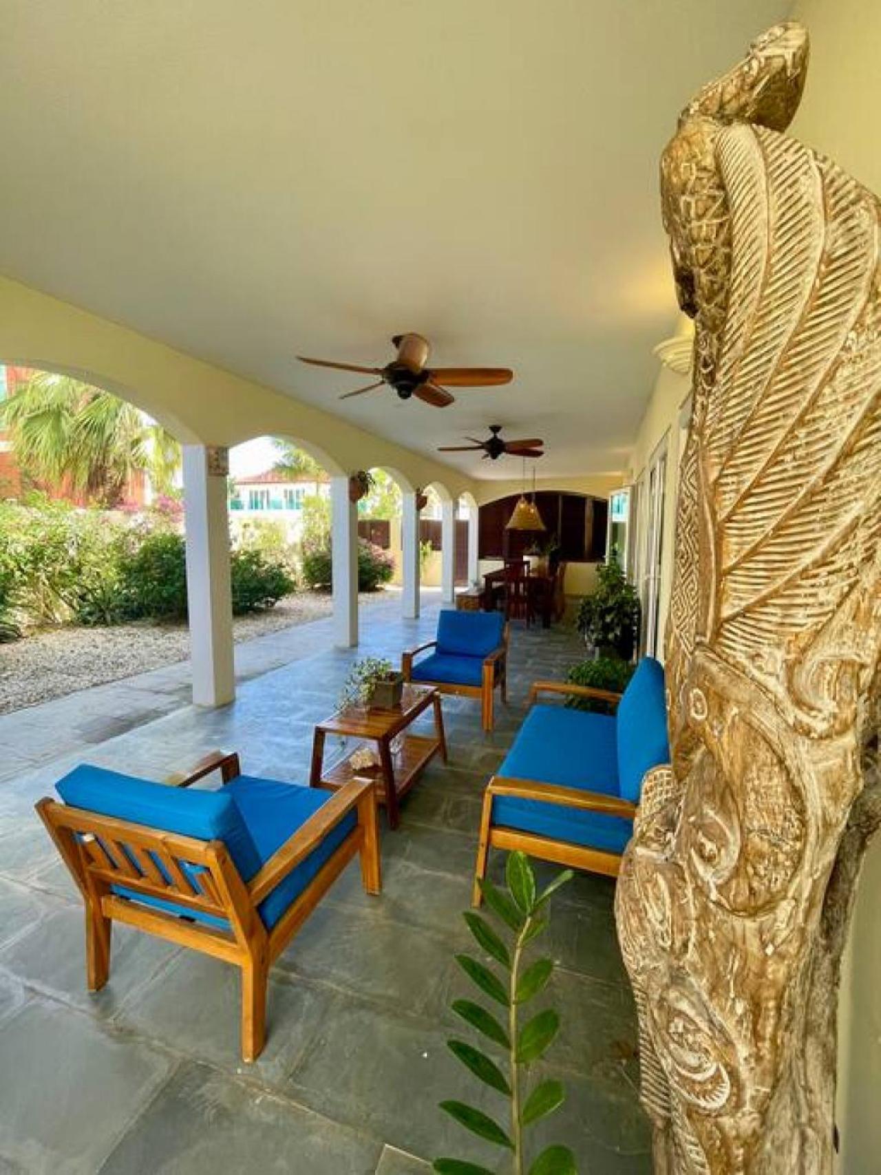 Private Villa and Apartment with Pool in Palm Beach