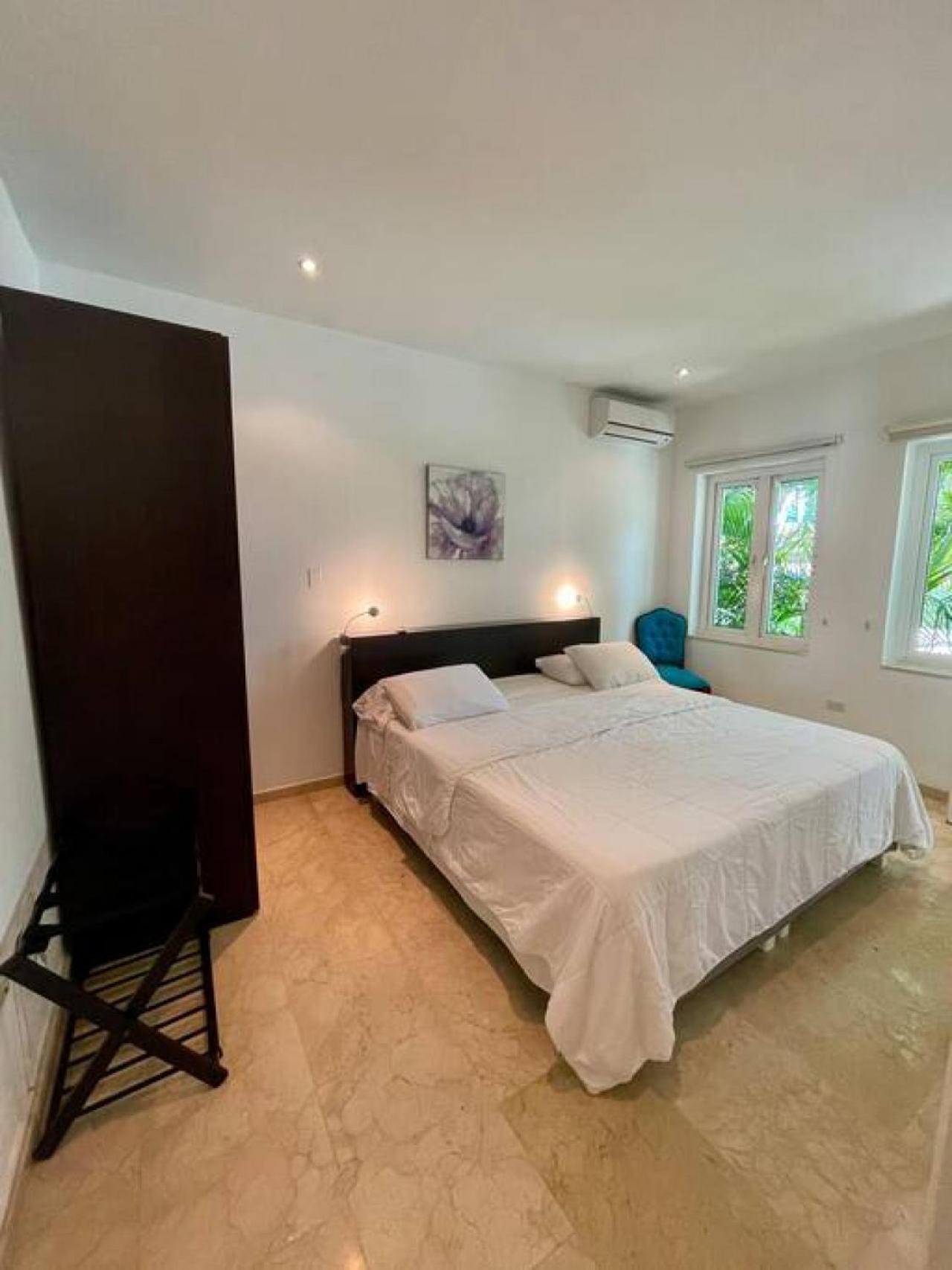Private Villa and Apartment with Pool in Palm Beach