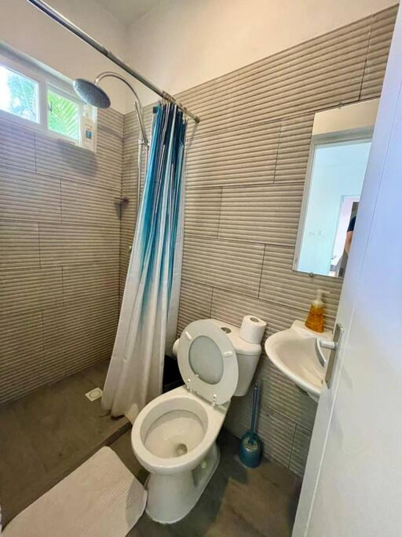 Private Villa and Apartment with Pool in Palm Beach