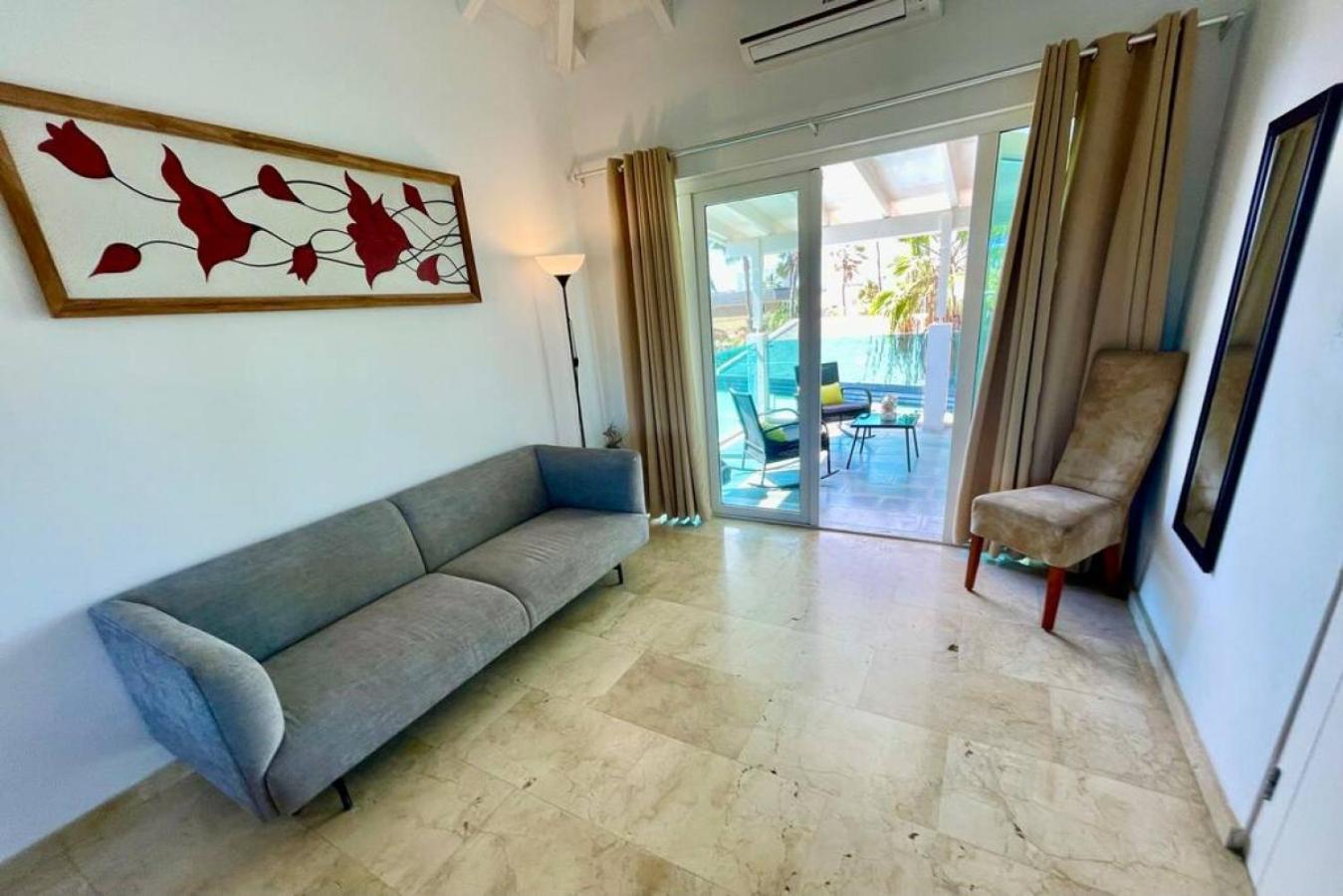 Private Villa and Apartment with Pool in Palm Beach