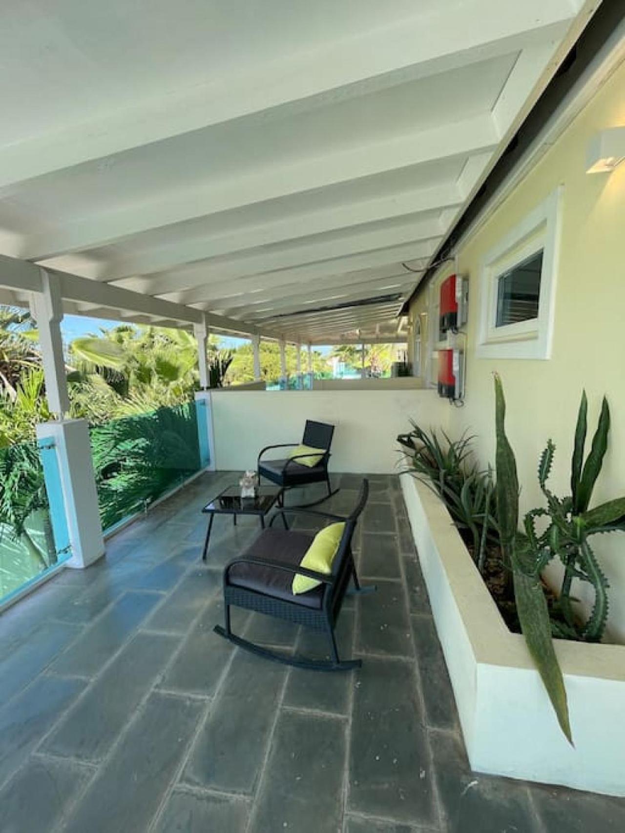 Private Villa and Apartment with Pool in Palm Beach